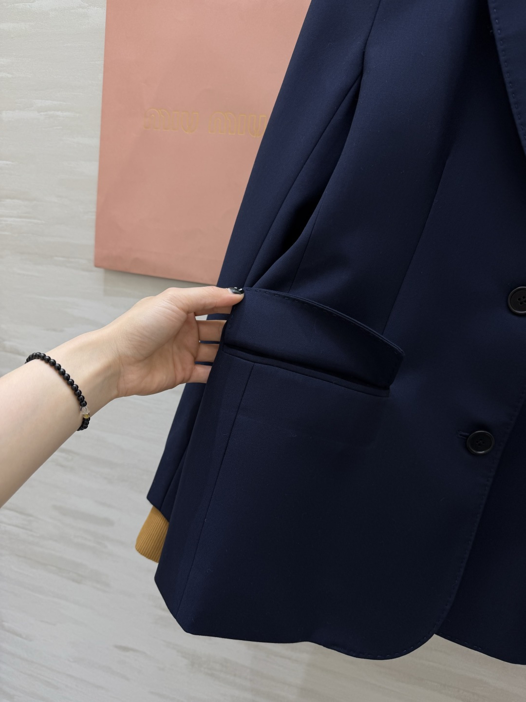 #MiuMi♡²⁶度假holiday系列 翻领字母刺绣西装外套 立体剪裁显瘦又时髦 高品质定制 现货首发