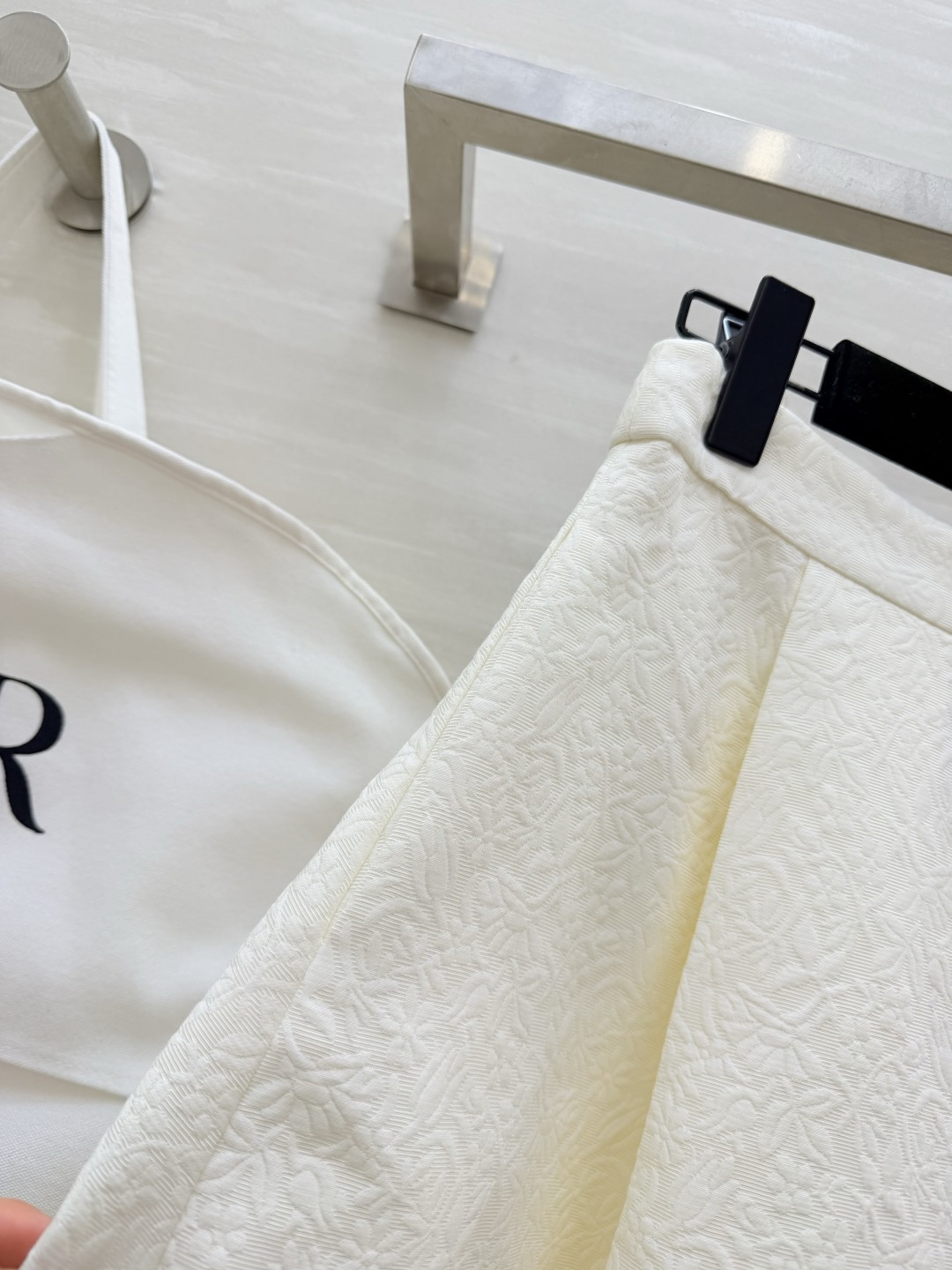 #DIO♡²⁶新款 提花半裙 高级感拉满的奶油白 提花暗纹精致得像艺术品✨ 剪裁利落伞裙优雅到骨子里 通