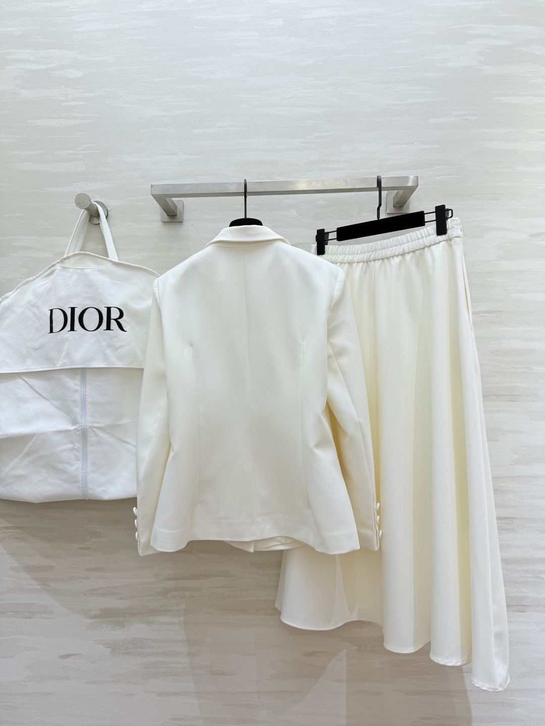 #DIO♡²⁶新款 西装套装​​ 修身西装外套+高腰长裙 优雅高级 外套枪驳领 三粒扣设计 剪裁利落 凸