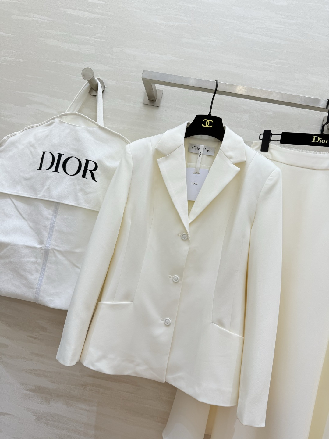 #DIO♡²⁶新款 西装套装​​ 修身西装外套+高腰长裙 优雅高级 外套枪驳领 三粒扣设计 剪裁利落 凸