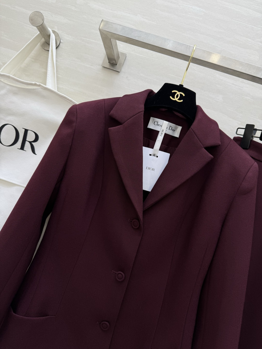 #DIO♡²⁶新款 西装套装​​ 修身西装外套+高腰长裙 优雅高级 外套枪驳领 三粒扣设计 剪裁利落 凸