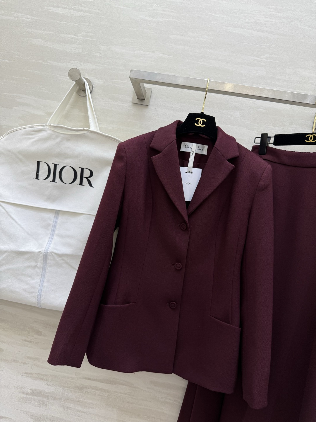 #DIO♡²⁶新款 西装套装​​ 修身西装外套+高腰长裙 优雅高级 外套枪驳领 三粒扣设计 剪裁利落 凸