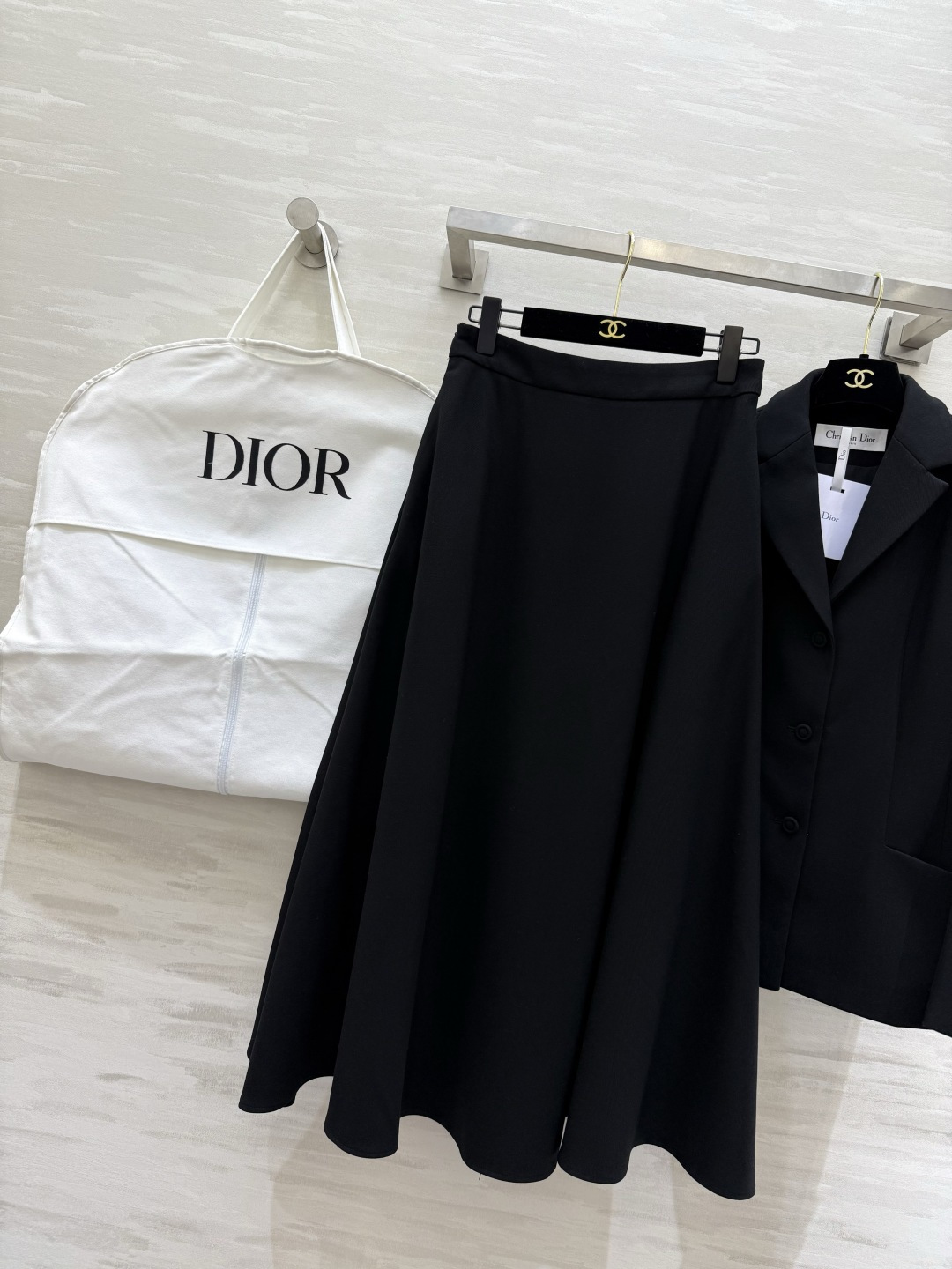 #DIO♡²⁶新款 西装套装​​ 修身西装外套+高腰长裙 优雅高级 外套枪驳领 三粒扣设计 剪裁利落 凸