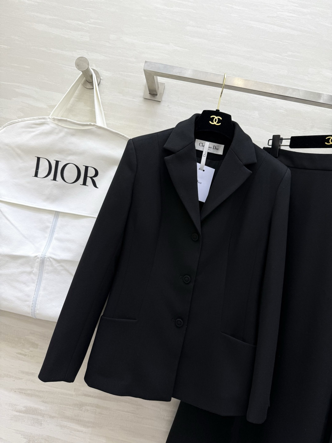 #DIO♡²⁶新款 西装套装​​ 修身西装外套+高腰长裙 优雅高级 外套枪驳领 三粒扣设计 剪裁利落 凸