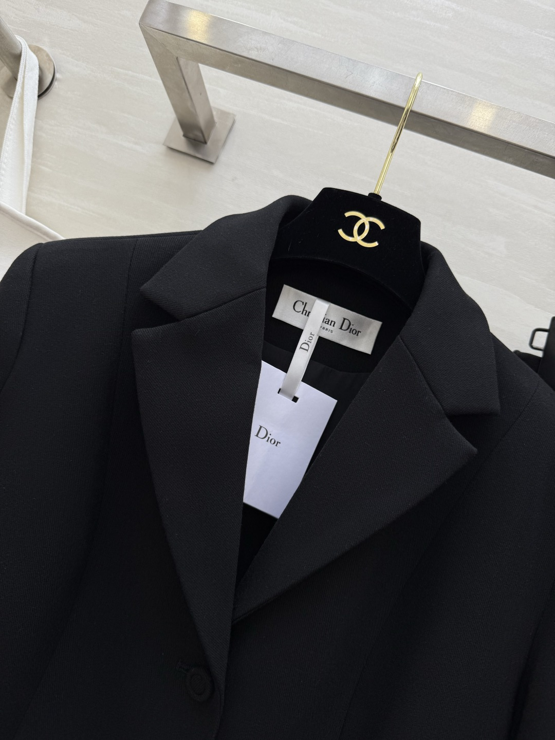 #DIO♡²⁶新款 西装套装​​ 修身西装外套+高腰长裙 优雅高级 外套枪驳领 三粒扣设计 剪裁利落 凸