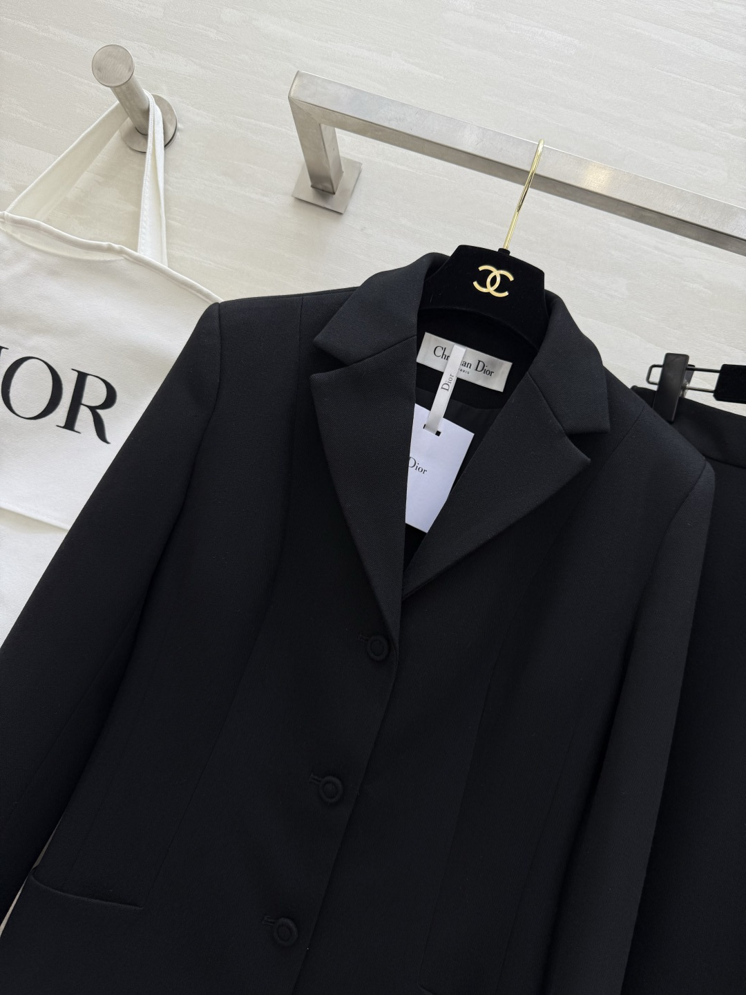 #DIO♡²⁶新款 西装套装​​ 修身西装外套+高腰长裙 优雅高级 外套枪驳领 三粒扣设计 剪裁利落 凸