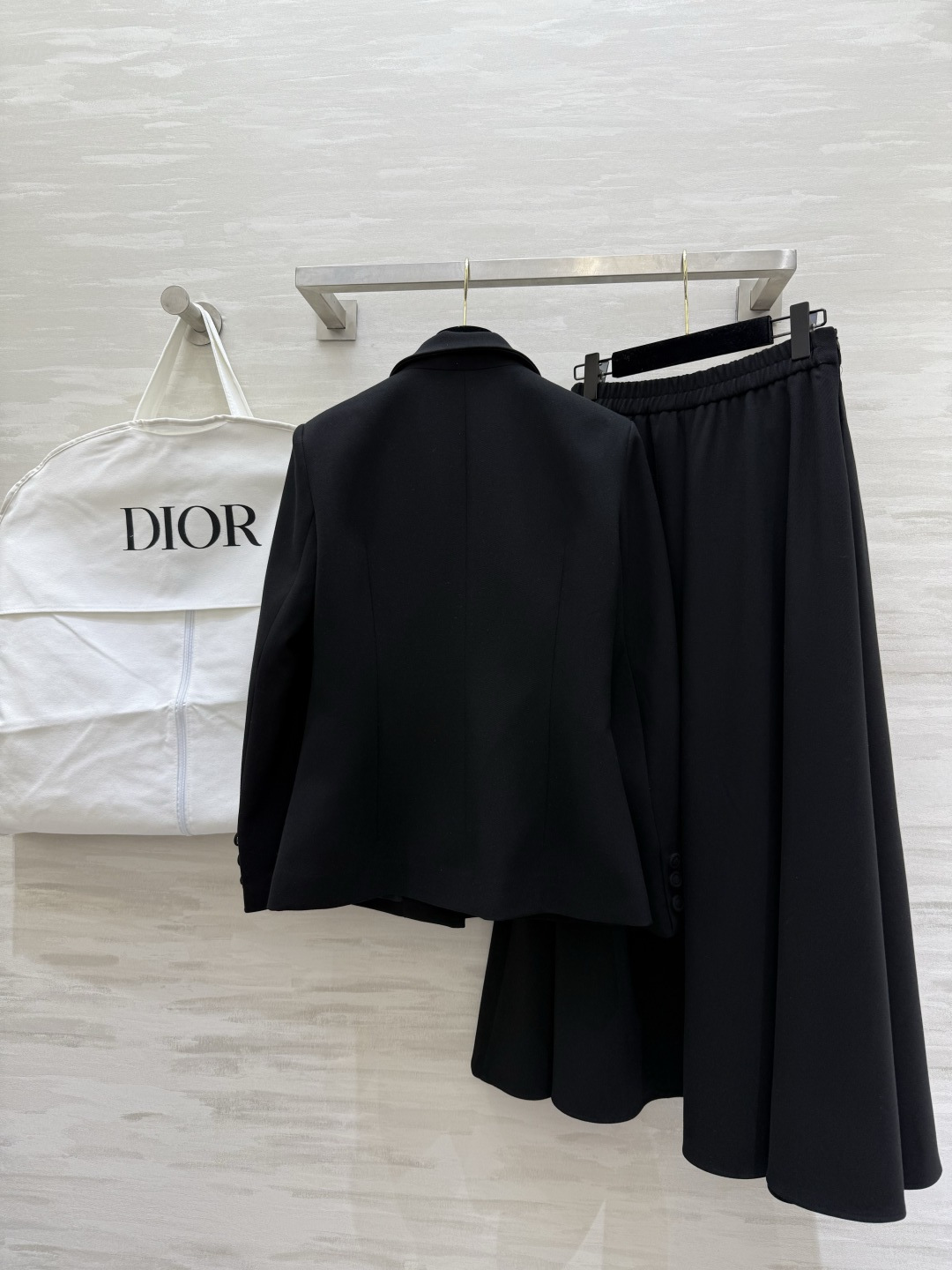 #DIO♡²⁶新款 西装套装​​ 修身西装外套+高腰长裙 优雅高级 外套枪驳领 三粒扣设计 剪裁利落 凸