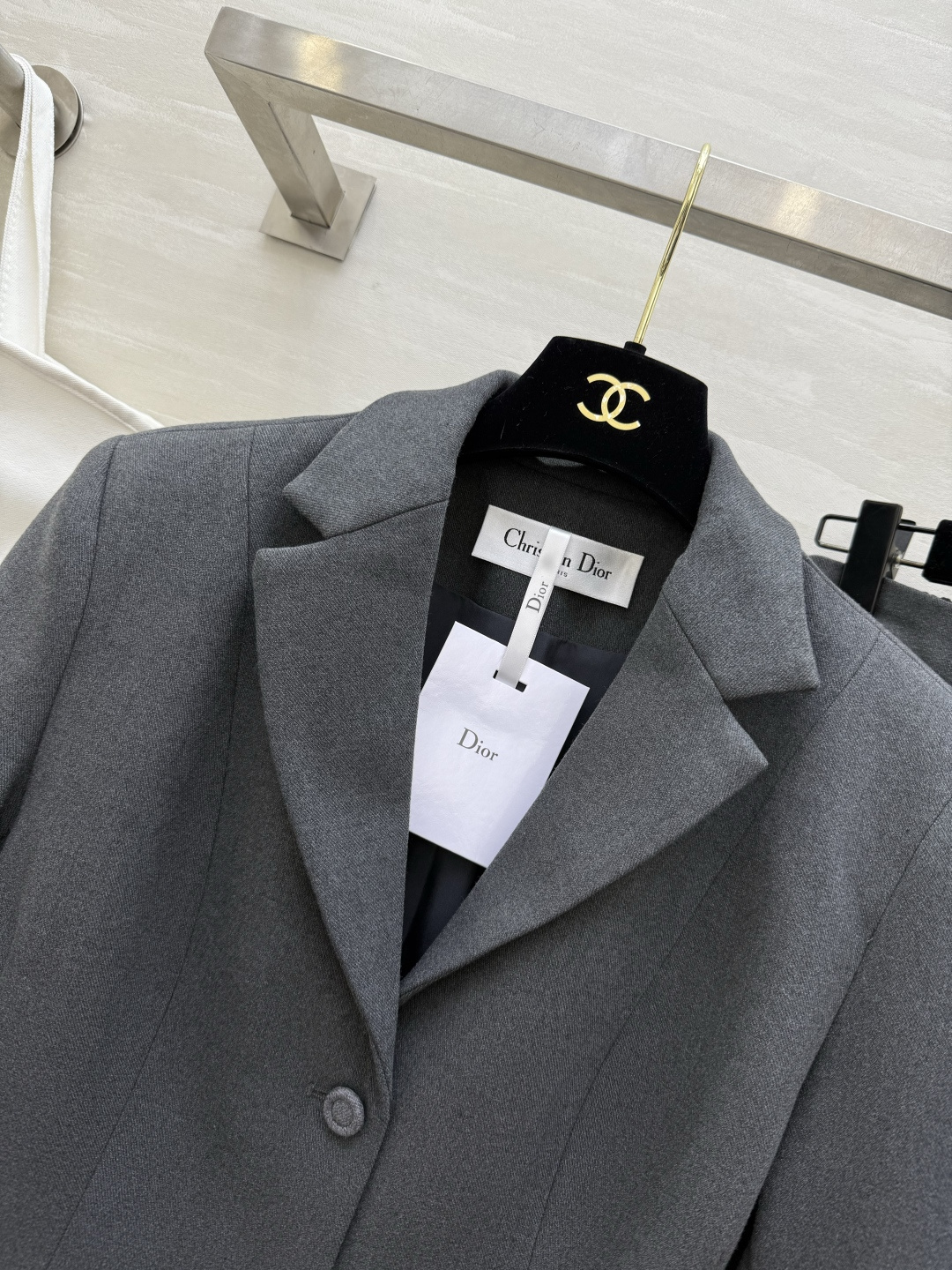 #DIO♡²⁶新款 西装套装​​ 修身西装外套+高腰长裙 优雅高级 外套枪驳领 三粒扣设计 剪裁利落 凸