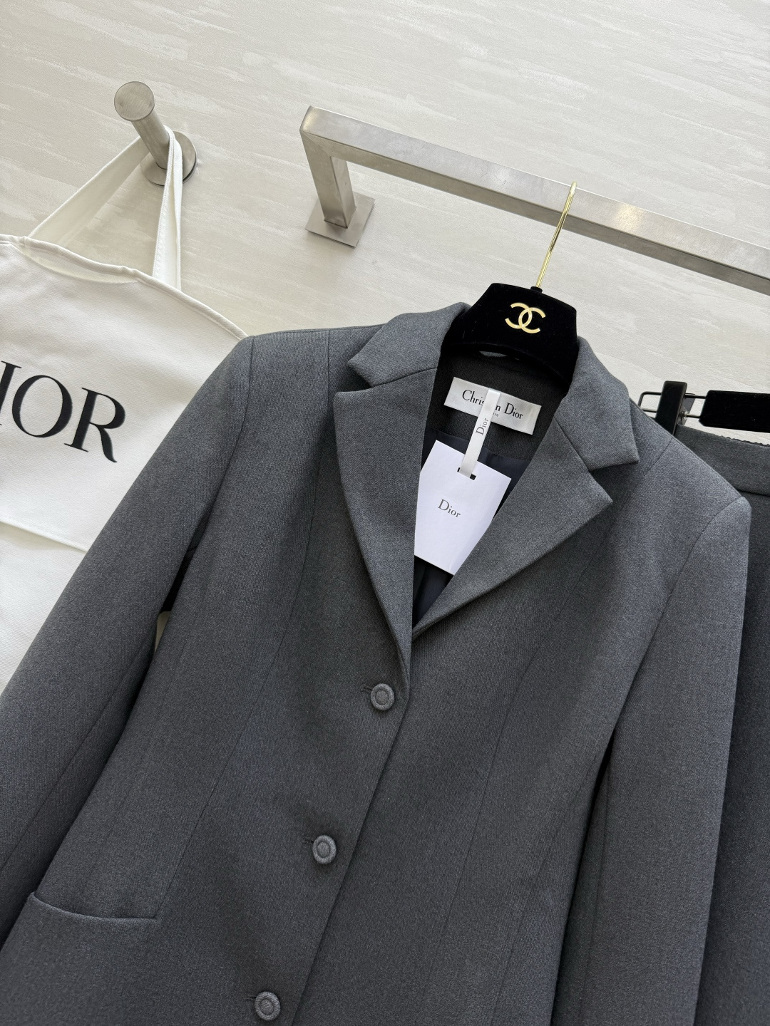 #DIO♡²⁶新款 西装套装​​ 修身西装外套+高腰长裙 优雅高级 外套枪驳领 三粒扣设计 剪裁利落 凸