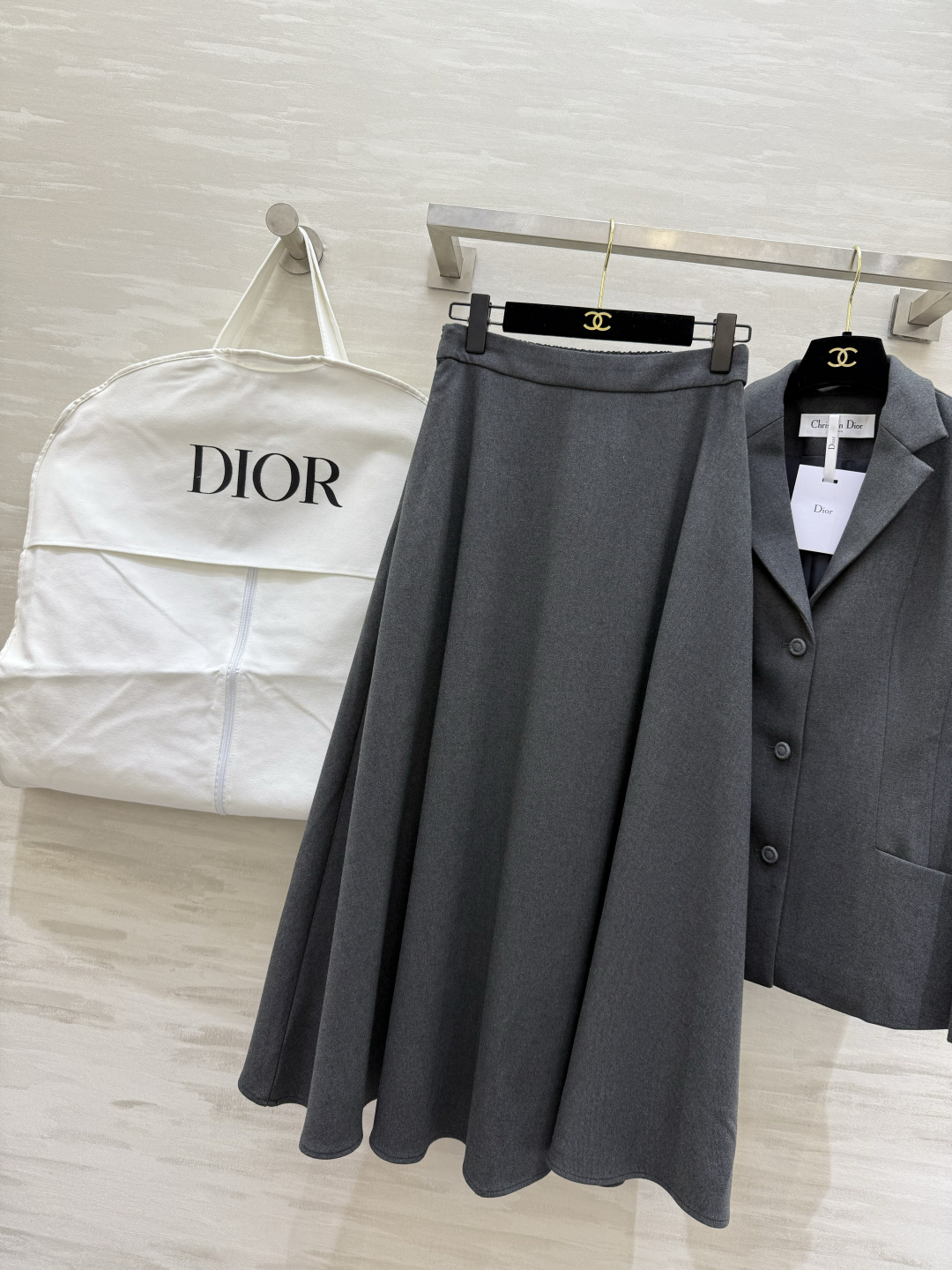 #DIO♡²⁶新款 西装套装​​ 修身西装外套+高腰长裙 优雅高级 外套枪驳领 三粒扣设计 剪裁利落 凸