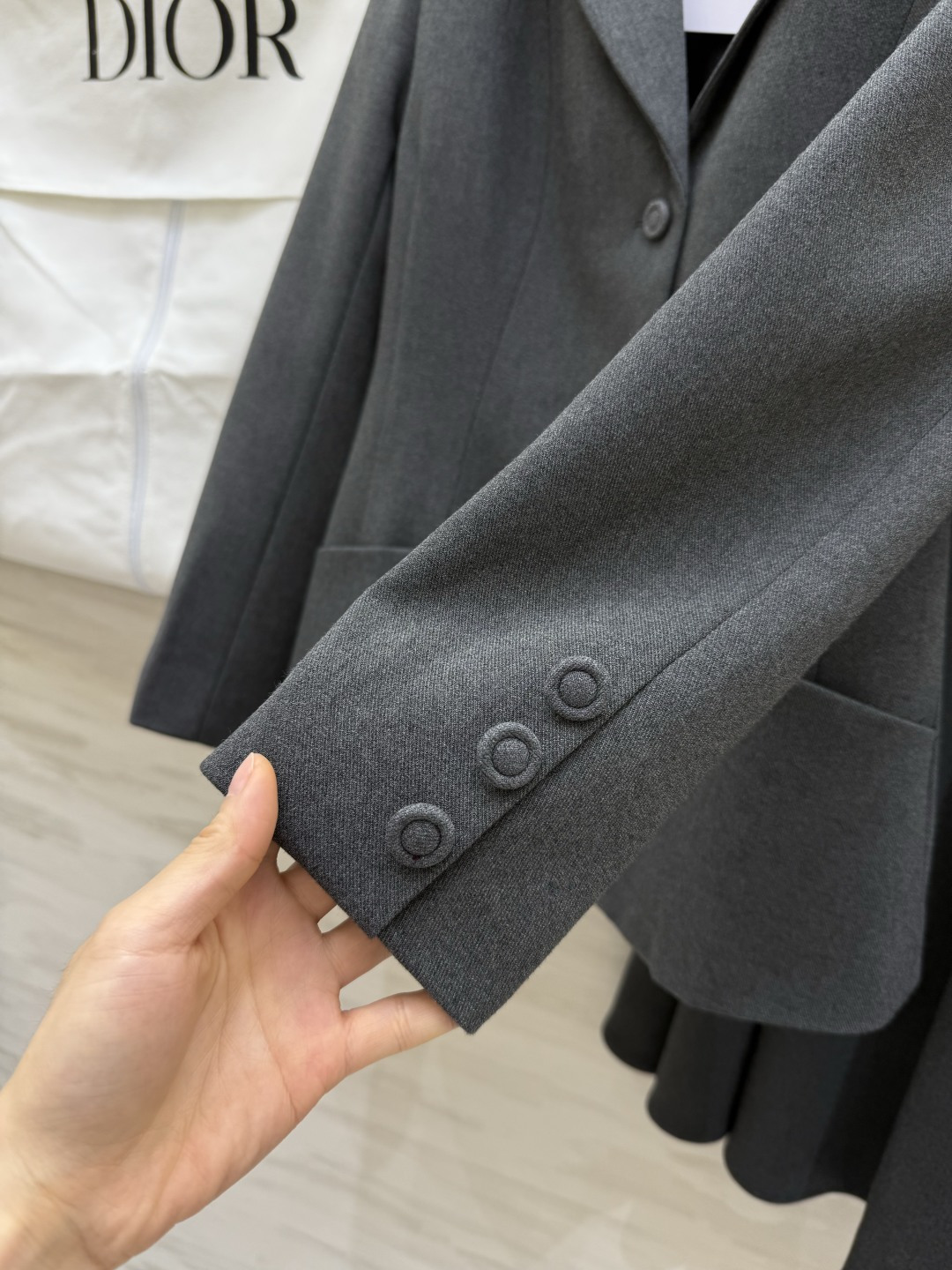 #DIO♡²⁶新款 西装套装​​ 修身西装外套+高腰长裙 优雅高级 外套枪驳领 三粒扣设计 剪裁利落 凸