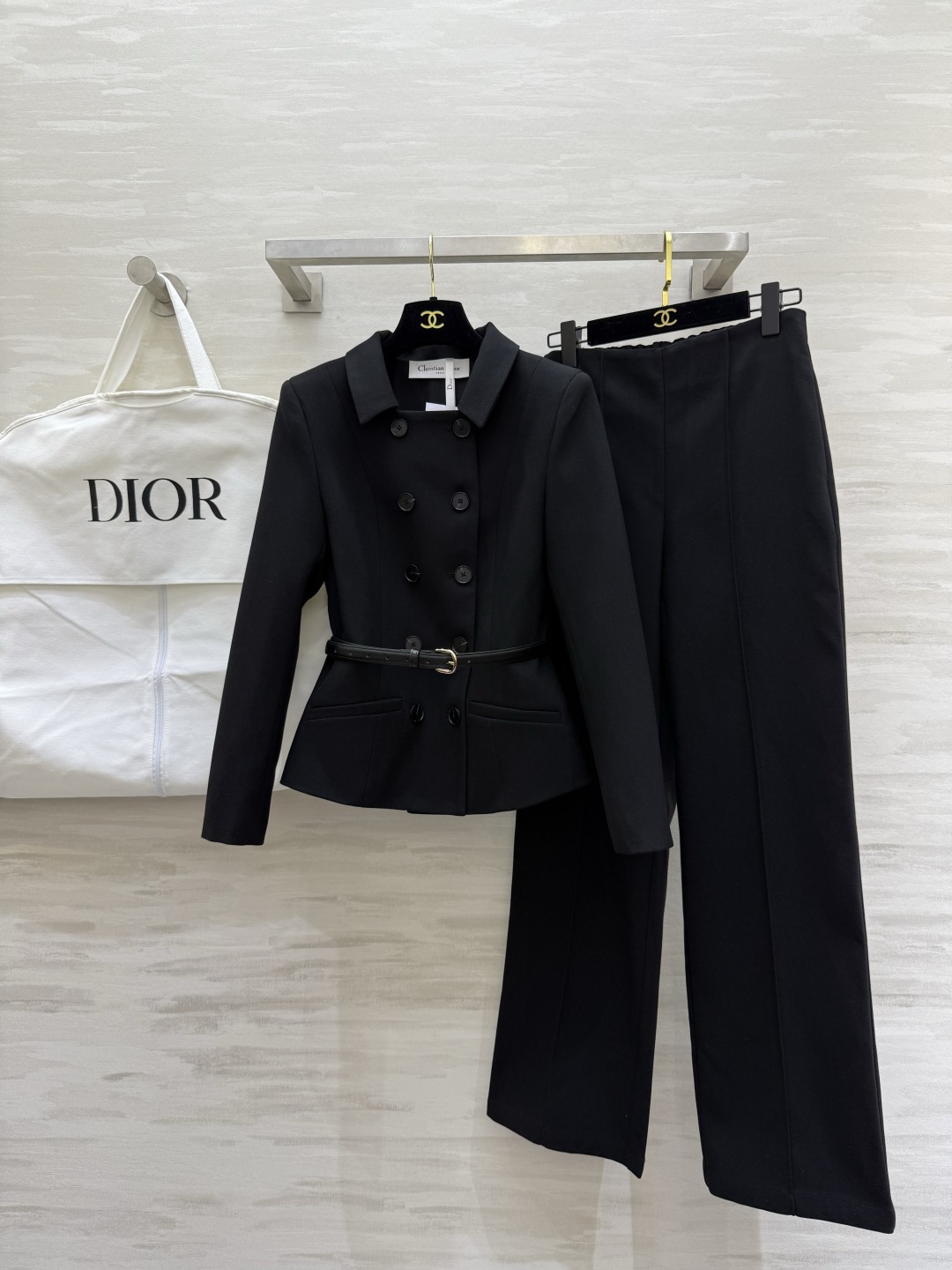 NO:784300,#DIO New Style Suit Separately High Quality Customized Ready Available First Size S/M/L/XL (S Size Shoulder Width 37, Bust 86, Clothes Length 57, Pants Waist 64, Pants Length 102) Top, Pants 240, Dior-Clothing, dior, dior,19860909#DIO新款 套装 分开拿 高品质定制 现货首发sizeS/M/L/XL（s码肩宽37,胸围86,衣长57,裤子腰围64,裤长102）上衣,裤子240,迪奥-服装,dior,dior,,Women's clothing