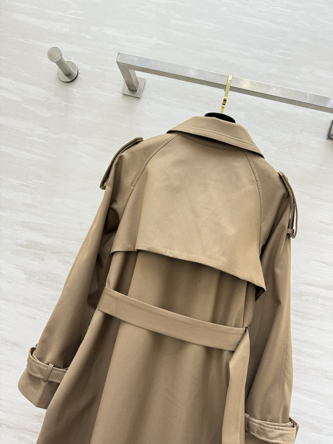 #Herme♡²⁶新款 伦敦章感风衣外套 经典翻领双排扣设计永不过时 自带一种简约又强大的气场 中长款的