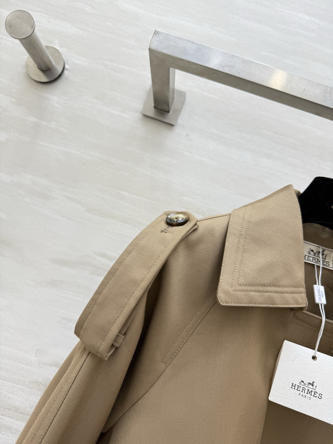 #Herme♡²⁶新款 伦敦章感风衣外套 经典翻领双排扣设计永不过时 自带一种简约又强大的气场 中长款的