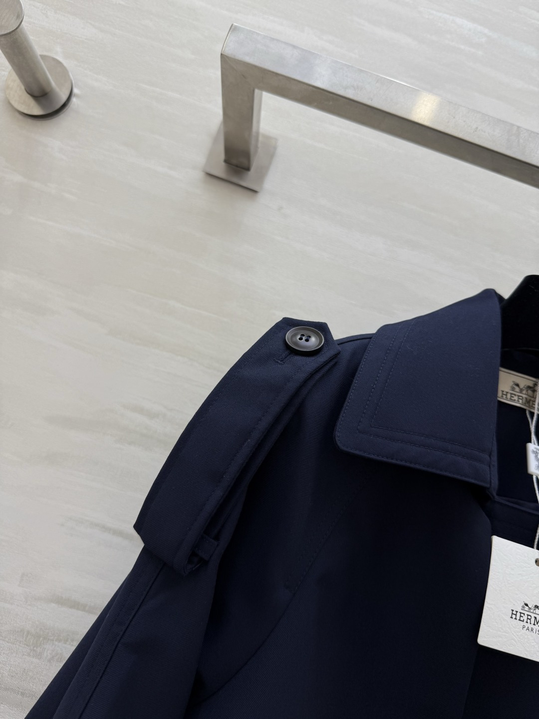 #Herme♡²⁶新款 伦敦章感风衣外套 经典翻领双排扣设计永不过时 自带一种简约又强大的气场 中长款的