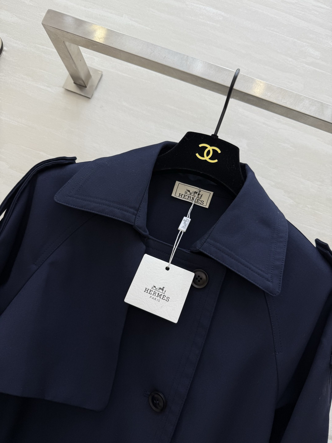 #Herme♡²⁶新款 伦敦章感风衣外套 经典翻领双排扣设计永不过时 自带一种简约又强大的气场 中长款的