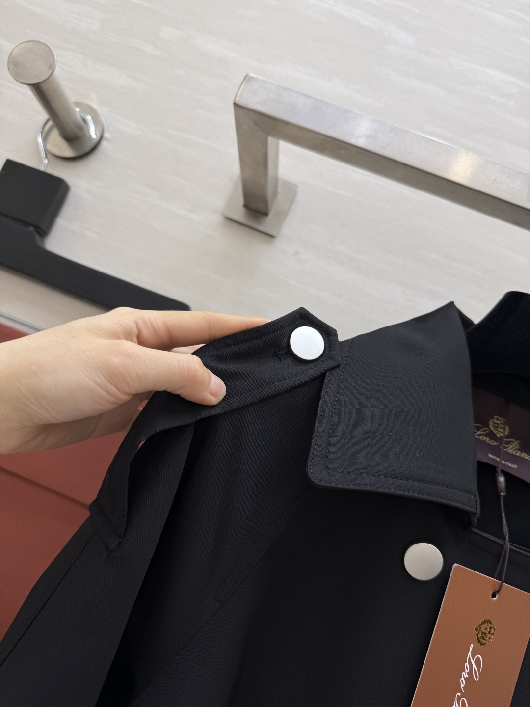 #Loro Piana♡²⁶新款 双排扣风衣 经典长款设计 防风防水面料 春秋季节穿着超合适！肩部装饰＋