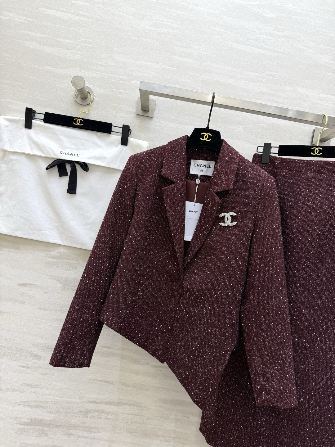 #Chane♡²⁶新款 羊毛编织花呢套装 满满细闪低调又奢华 不规则西装外套＋高腰直筒裙 剪裁利落 优雅