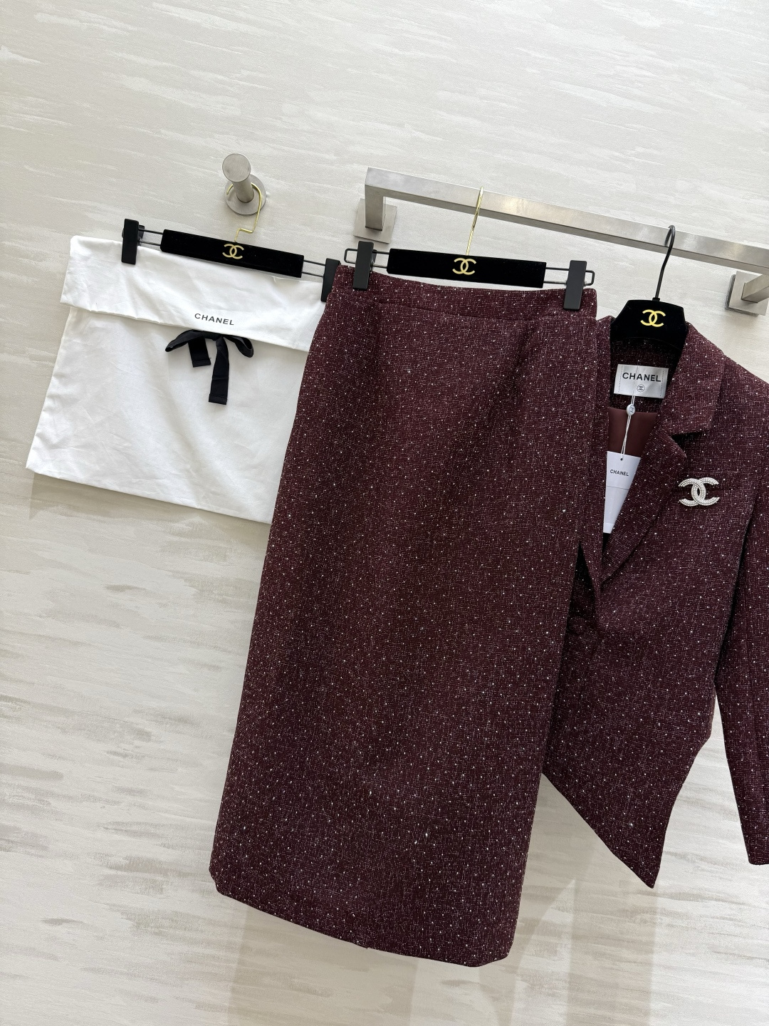 #Chane♡²⁶新款 羊毛编织花呢套装 满满细闪低调又奢华 不规则西装外套＋高腰直筒裙 剪裁利落 优雅