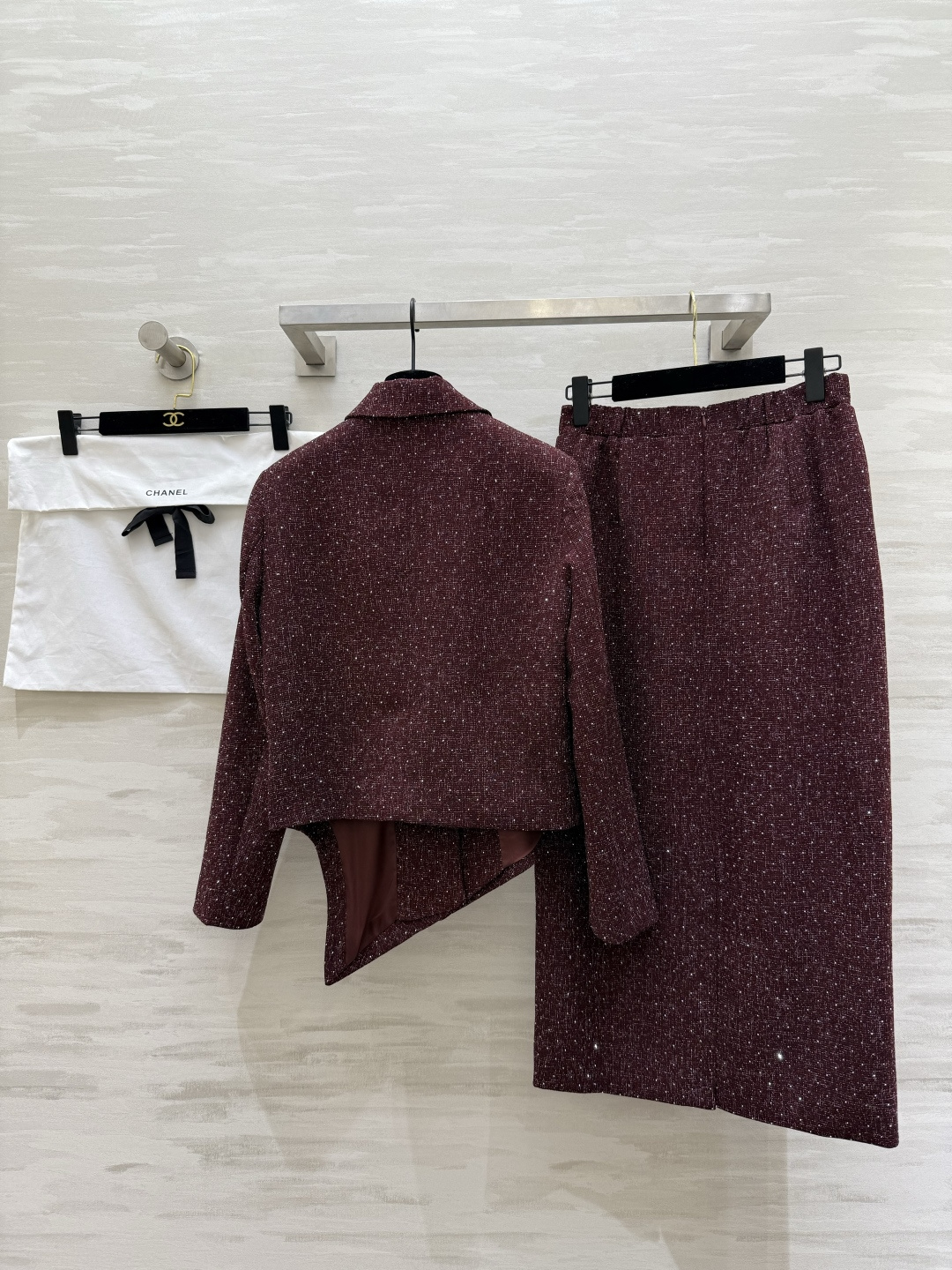 #Chane♡²⁶新款 羊毛编织花呢套装 满满细闪低调又奢华 不规则西装外套＋高腰直筒裙 剪裁利落 优雅