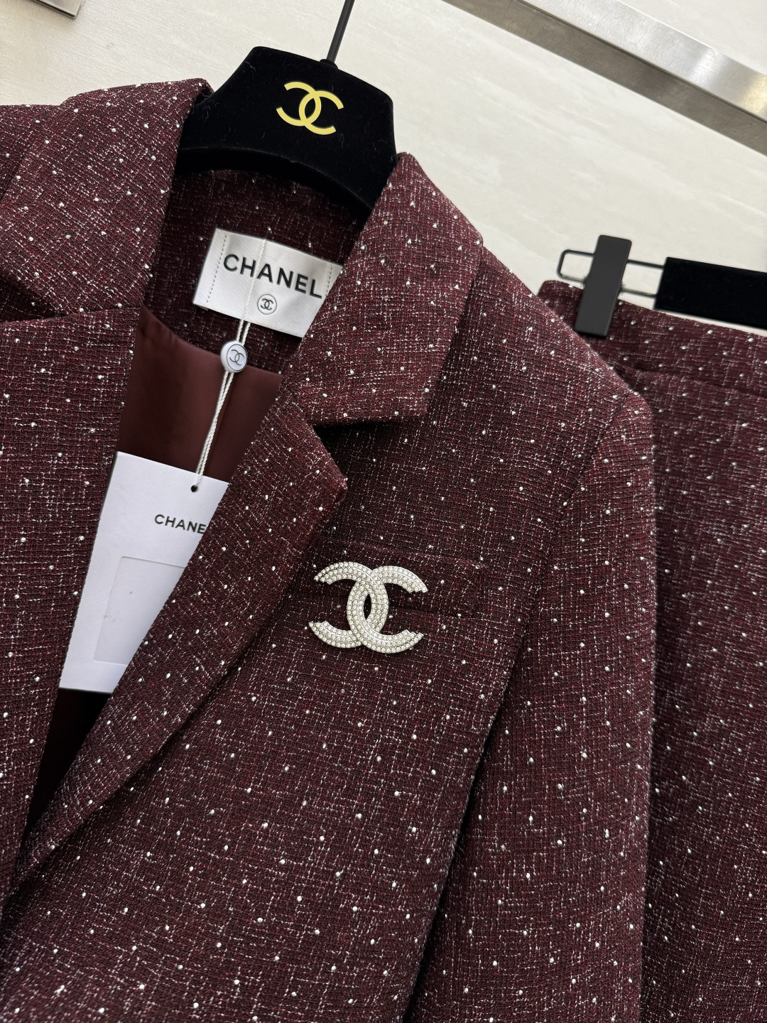 #Chane♡²⁶新款 羊毛编织花呢套装 满满细闪低调又奢华 不规则西装外套＋高腰直筒裙 剪裁利落 优雅