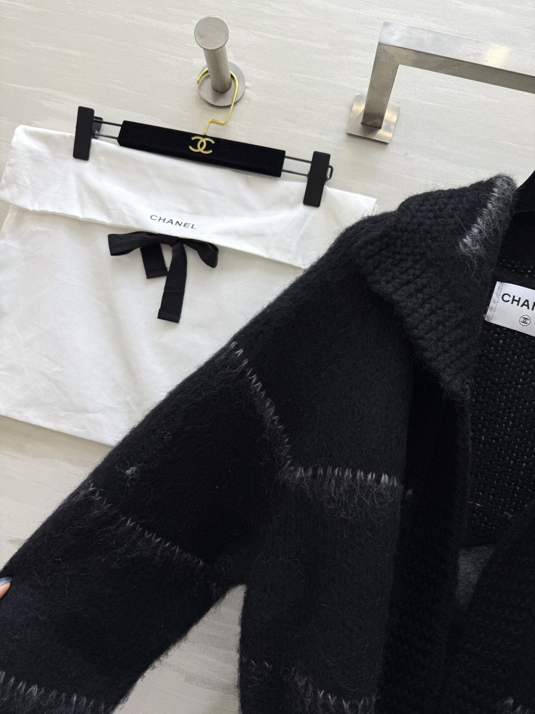 #Chane♡中古系列 马海毛毛绒外套 背面经典双C标志超有辨识度！毛绒材质柔软保暖 宽松版型＋袖口罗纹