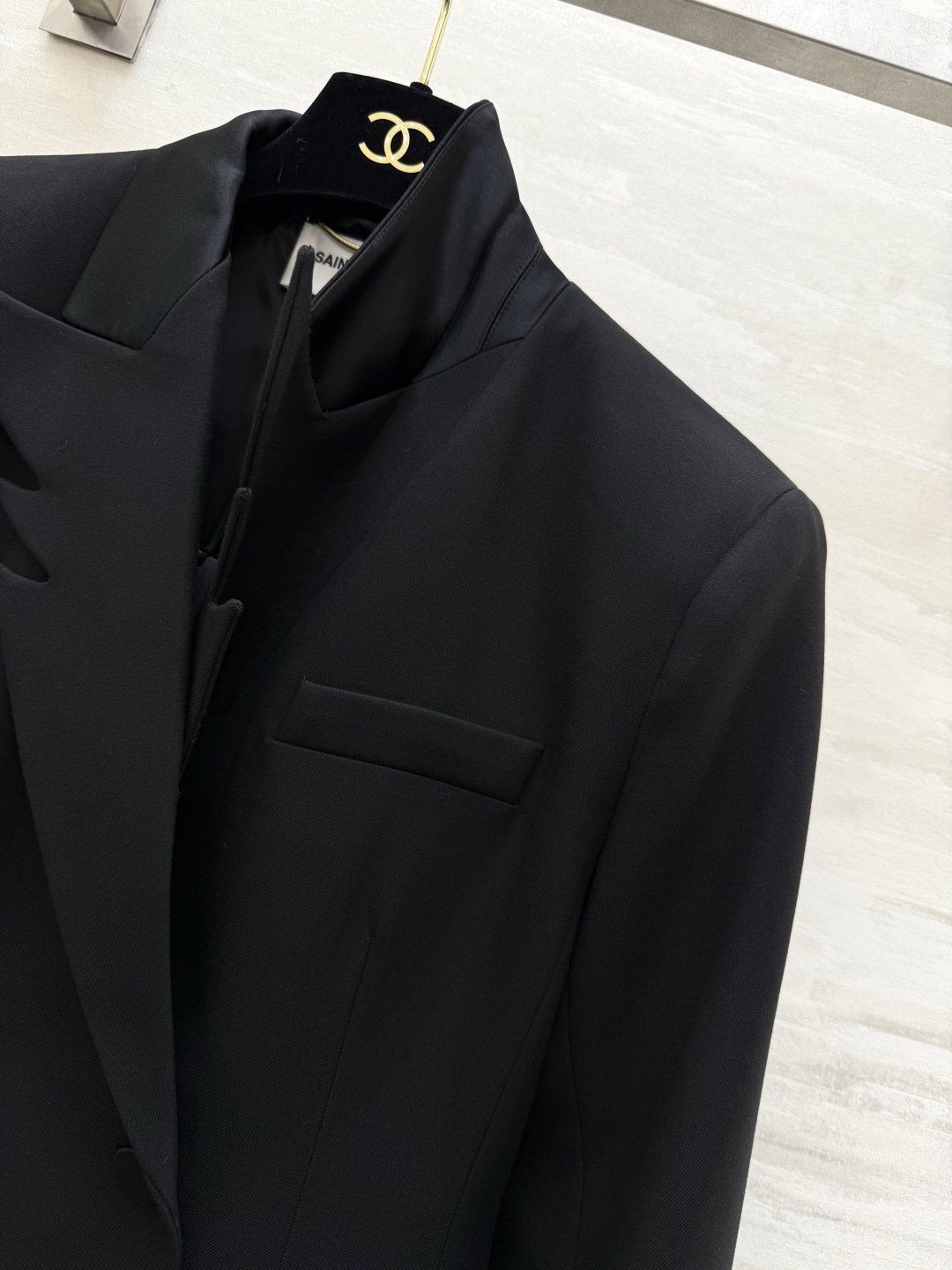 𝙎𝙖𝙞𝙣𝙩 𝙡𝙖𝙪𝙧𝙚𝙣♡²⁶新款吸烟装式 新演绎翅膀领西装外套 飒爽帅气 摩登时髦 高品质定制 现货首