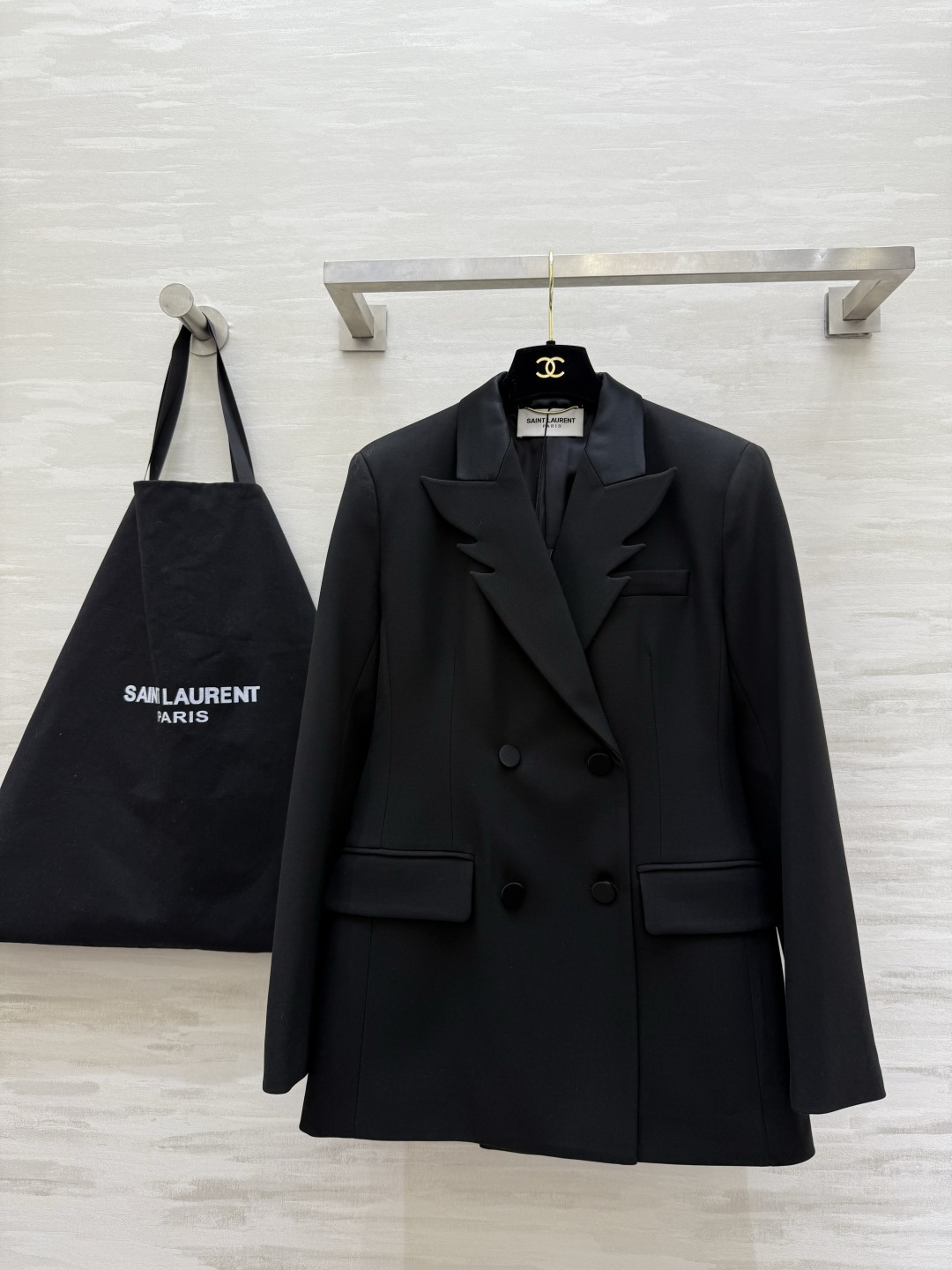 𝙎𝙖𝙞𝙣𝙩 𝙡𝙖𝙪𝙧𝙚𝙣♡²⁶新款吸烟装式 新演绎翅膀领西装外套 飒爽帅气 摩登时髦 高品质定制 现货首