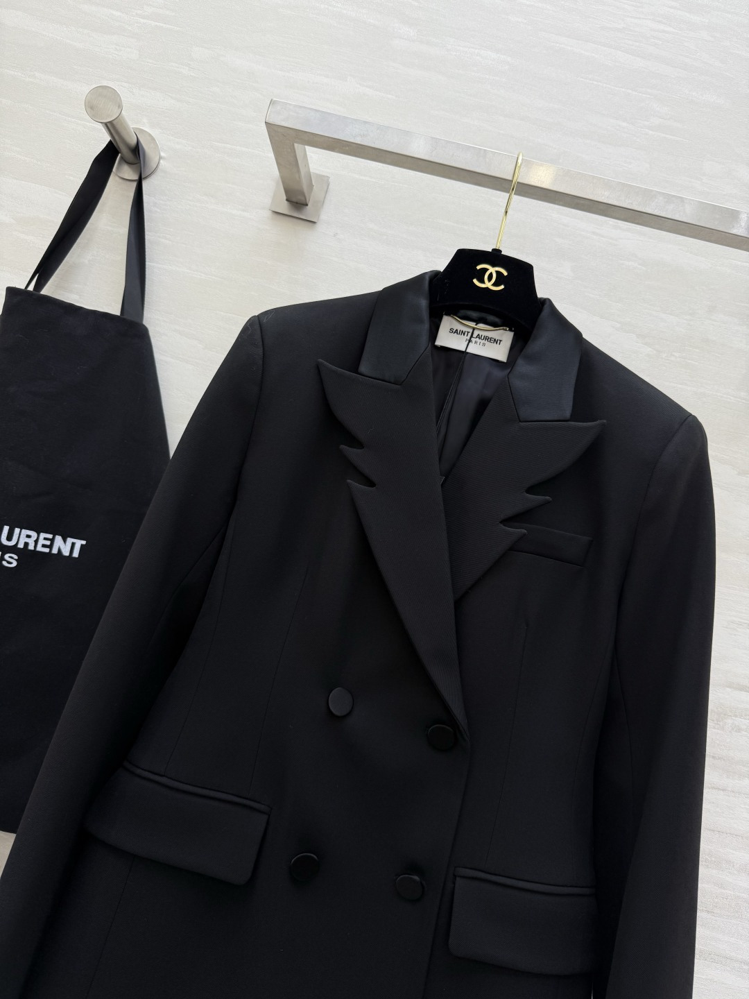 𝙎𝙖𝙞𝙣𝙩 𝙡𝙖𝙪𝙧𝙚𝙣♡²⁶新款吸烟装式 新演绎翅膀领西装外套 飒爽帅气 摩登时髦 高品质定制 现货首