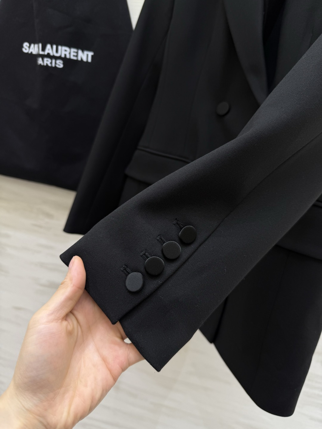 𝙎𝙖𝙞𝙣𝙩 𝙡𝙖𝙪𝙧𝙚𝙣♡²⁶新款吸烟装式 新演绎翅膀领西装外套 飒爽帅气 摩登时髦 高品质定制 现货首