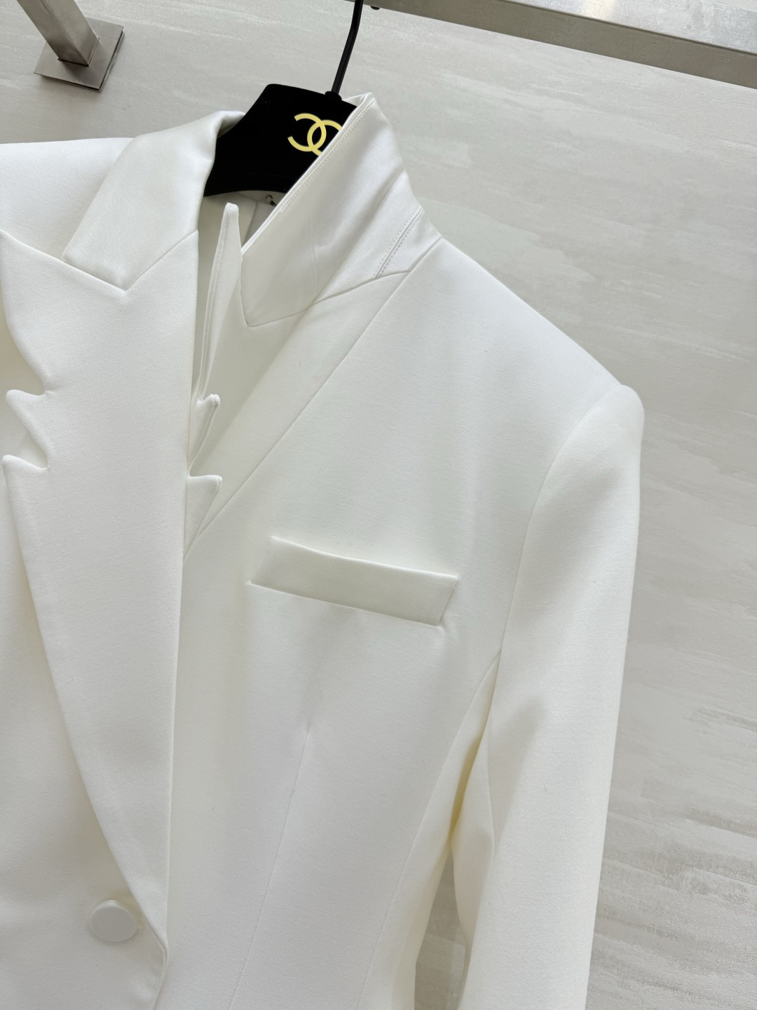 𝙎𝙖𝙞𝙣𝙩 𝙡𝙖𝙪𝙧𝙚𝙣♡²⁶新款吸烟装式 新演绎翅膀领西装外套 飒爽帅气 摩登时髦 高品质定制 现货首