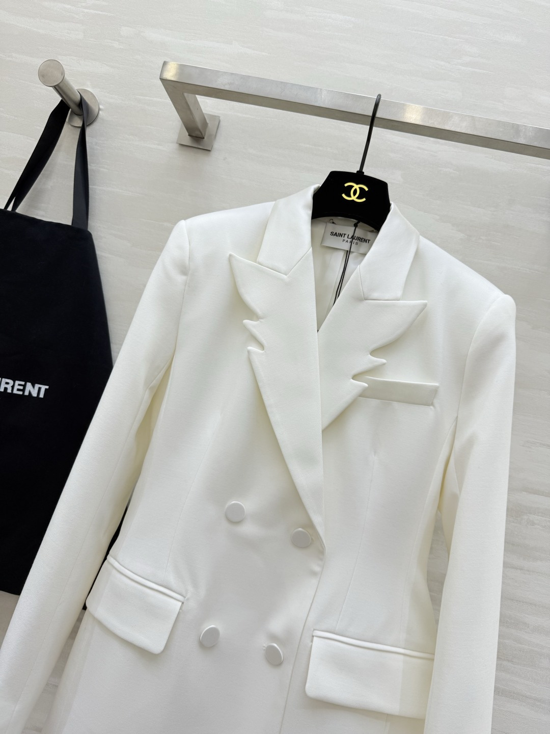 𝙎𝙖𝙞𝙣𝙩 𝙡𝙖𝙪𝙧𝙚𝙣♡²⁶新款吸烟装式 新演绎翅膀领西装外套 飒爽帅气 摩登时髦 高品质定制 现货首