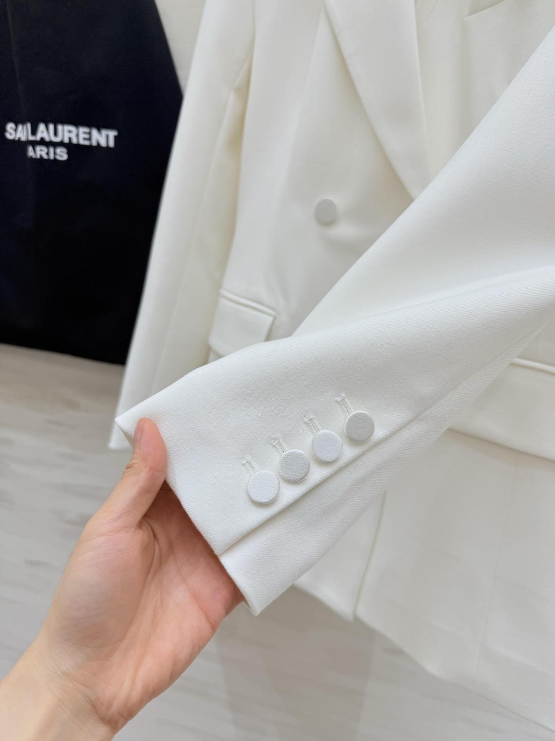 𝙎𝙖𝙞𝙣𝙩 𝙡𝙖𝙪𝙧𝙚𝙣♡²⁶新款吸烟装式 新演绎翅膀领西装外套 飒爽帅气 摩登时髦 高品质定制 现货首