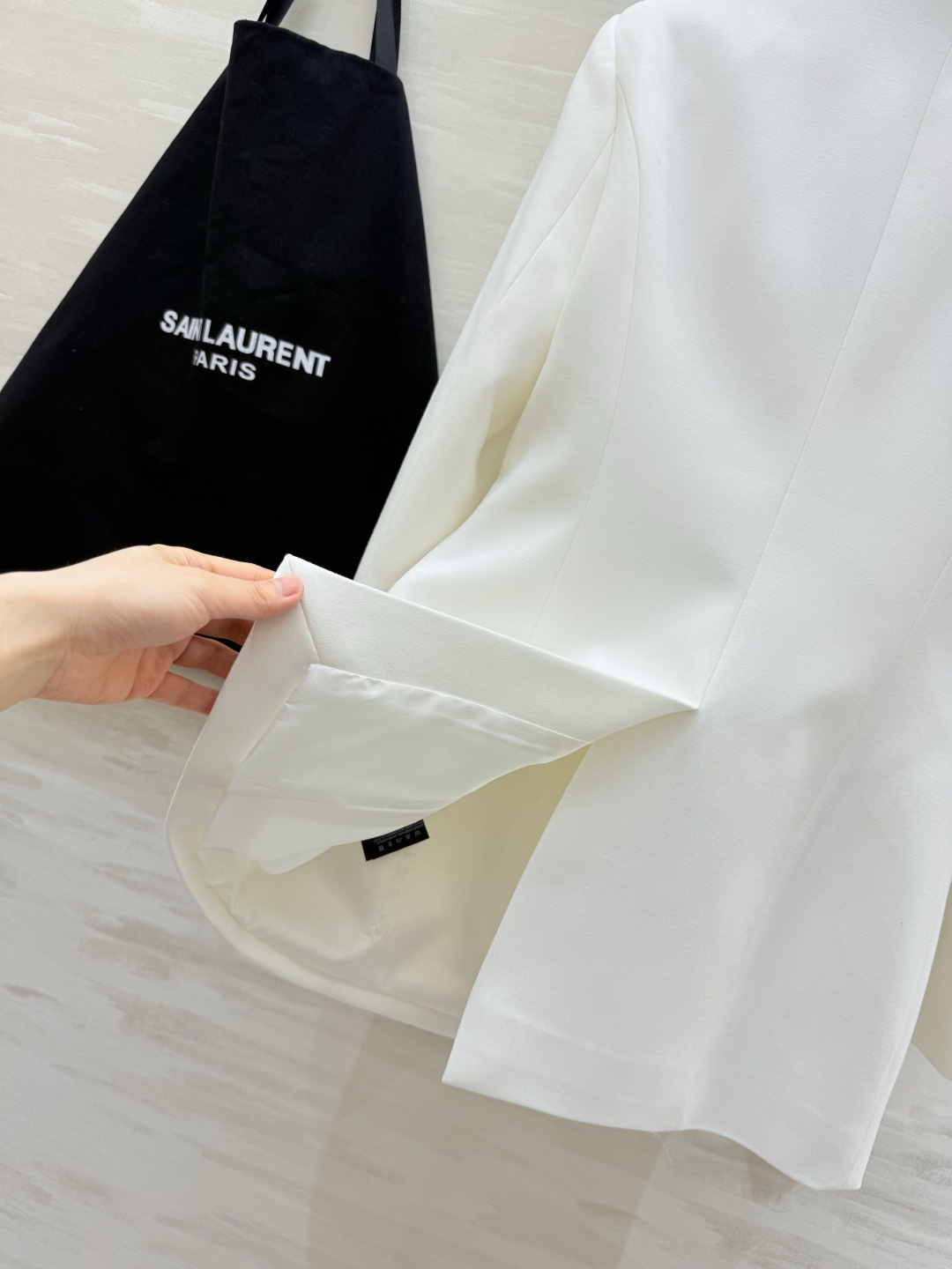 𝙎𝙖𝙞𝙣𝙩 𝙡𝙖𝙪𝙧𝙚𝙣♡²⁶新款吸烟装式 新演绎翅膀领西装外套 飒爽帅气 摩登时髦 高品质定制 现货首