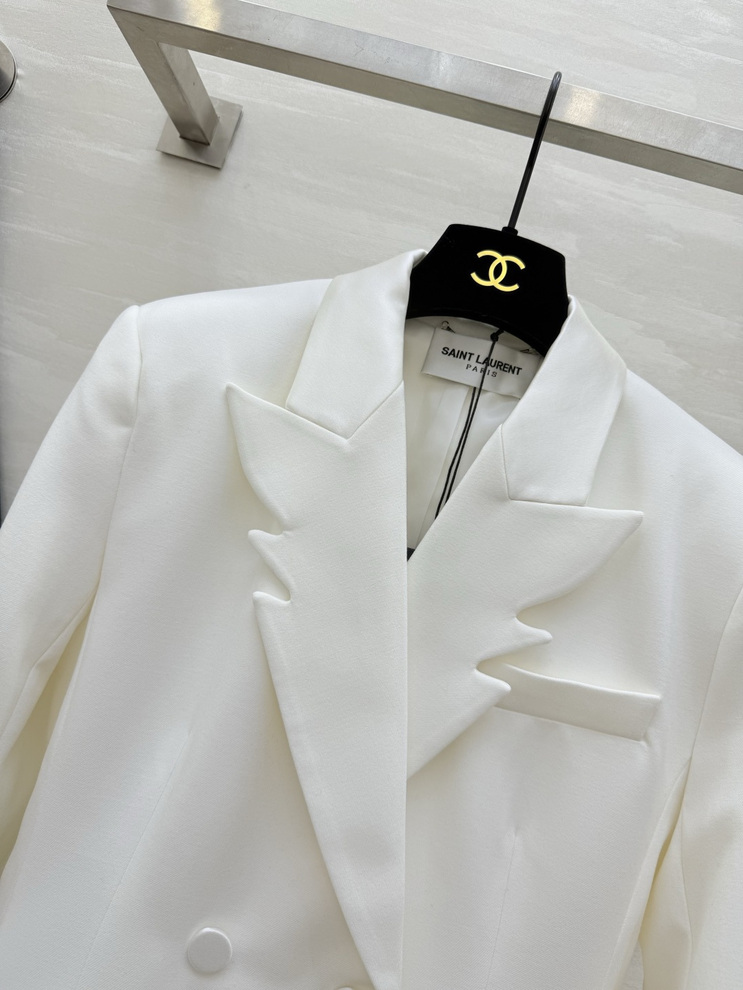 𝙎𝙖𝙞𝙣𝙩 𝙡𝙖𝙪𝙧𝙚𝙣♡²⁶新款吸烟装式 新演绎翅膀领西装外套 飒爽帅气 摩登时髦 高品质定制 现货首