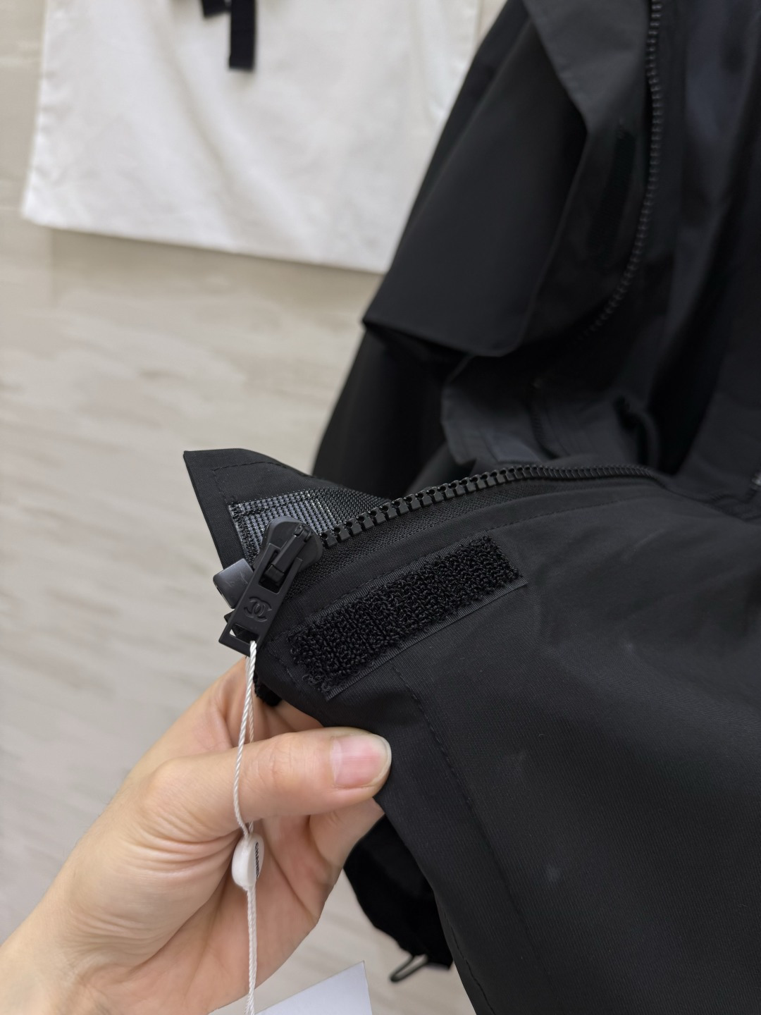 #Chane♡²⁶新款 中古系列 连帽收腰冲锋衣外套 重工刺绣🪡 高品质 现货首发size：36/38/