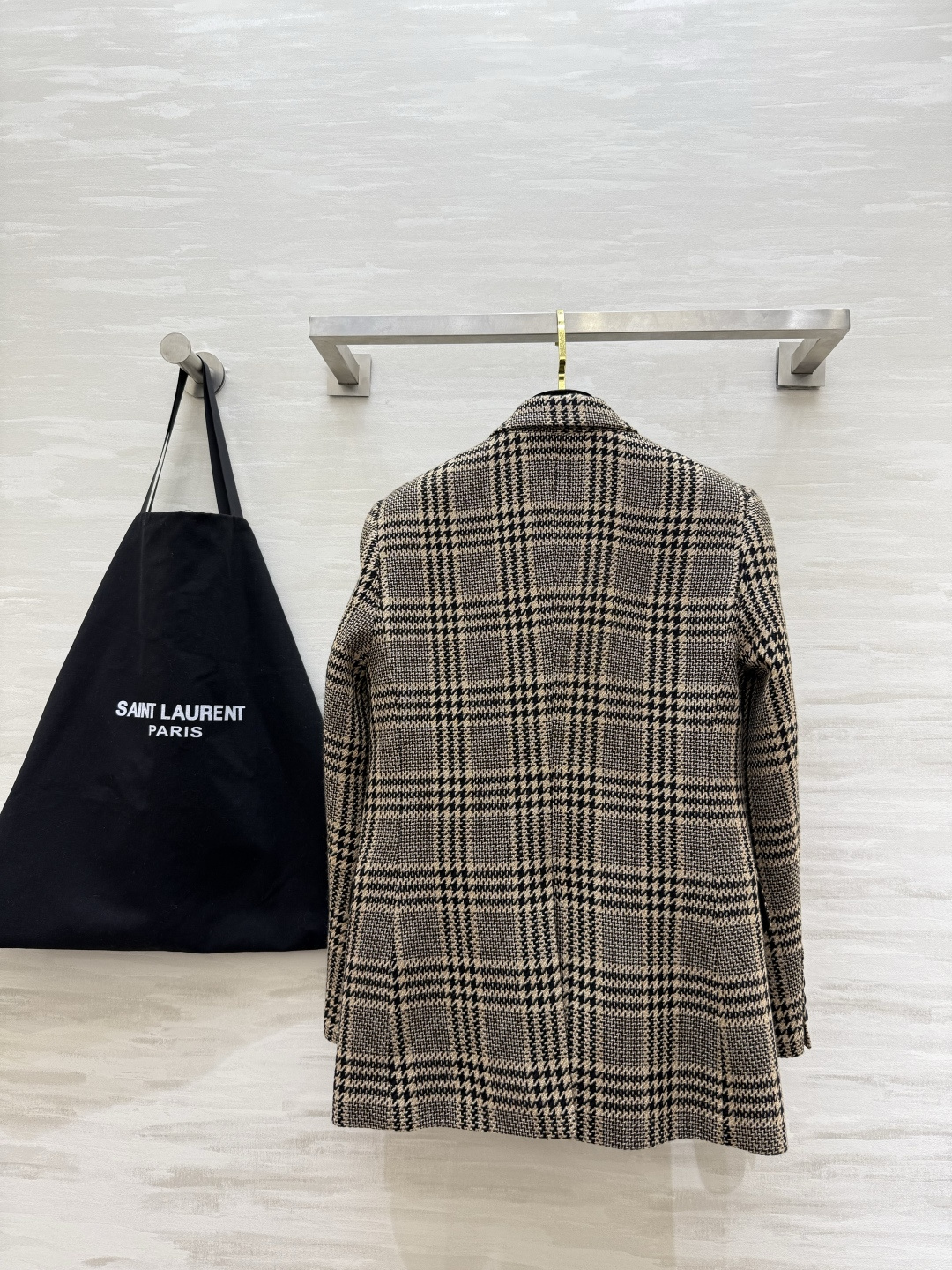 #ysl格伦花呢西服 经典格纹一上身就自带大女主气场～既复古又摩登，完全不挑人！通勤能穿，出街也高级，买