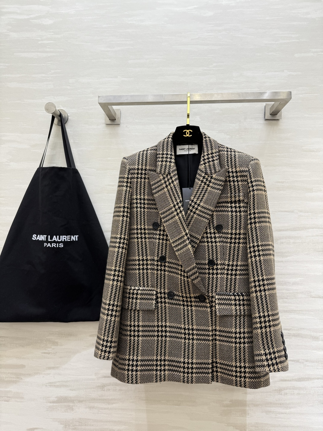 #ysl格伦花呢西服 经典格纹一上身就自带大女主气场～既复古又摩登，完全不挑人！通勤能穿，出街也高级，买