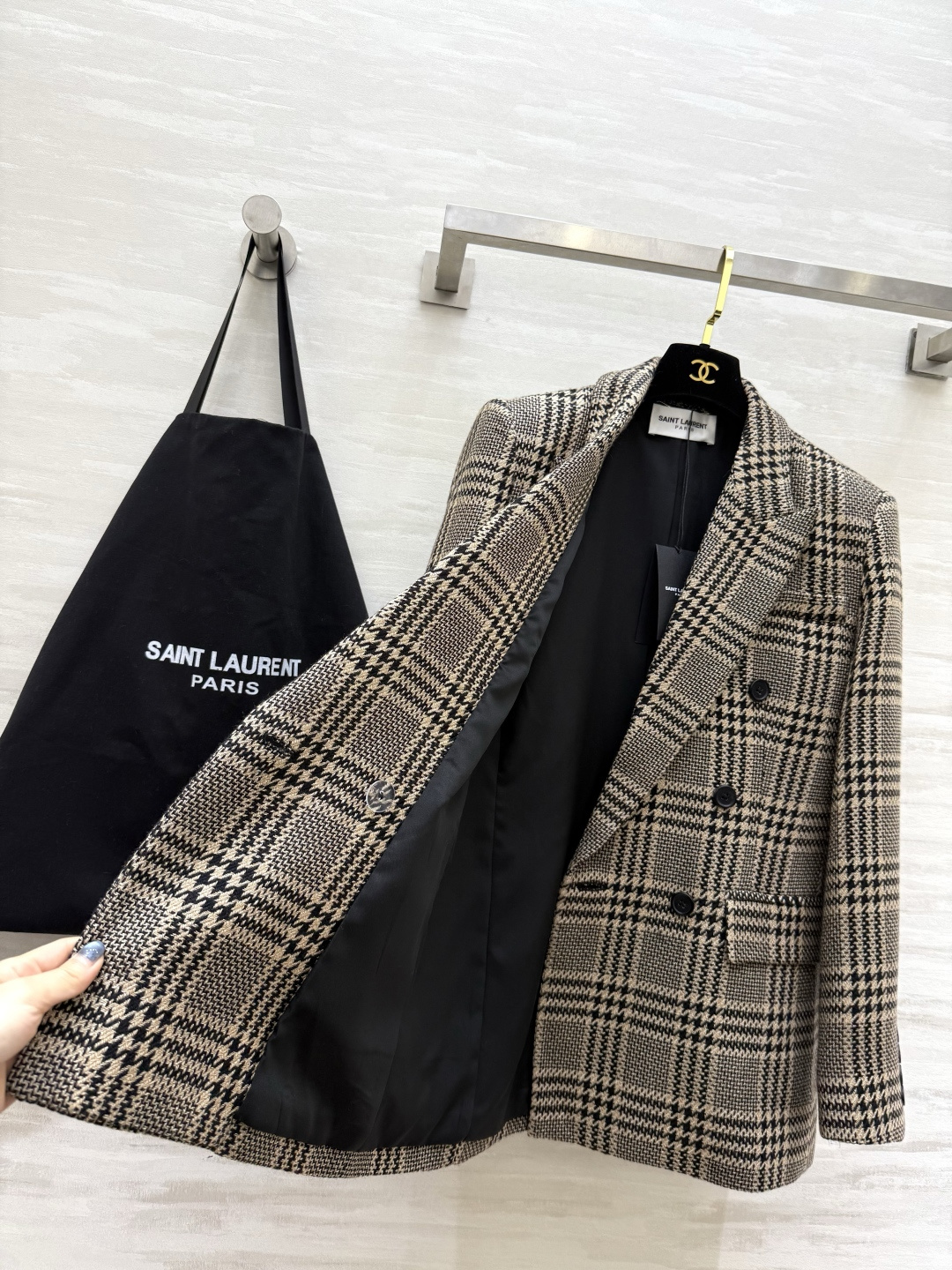 #ysl格伦花呢西服 经典格纹一上身就自带大女主气场～既复古又摩登，完全不挑人！通勤能穿，出街也高级，买
