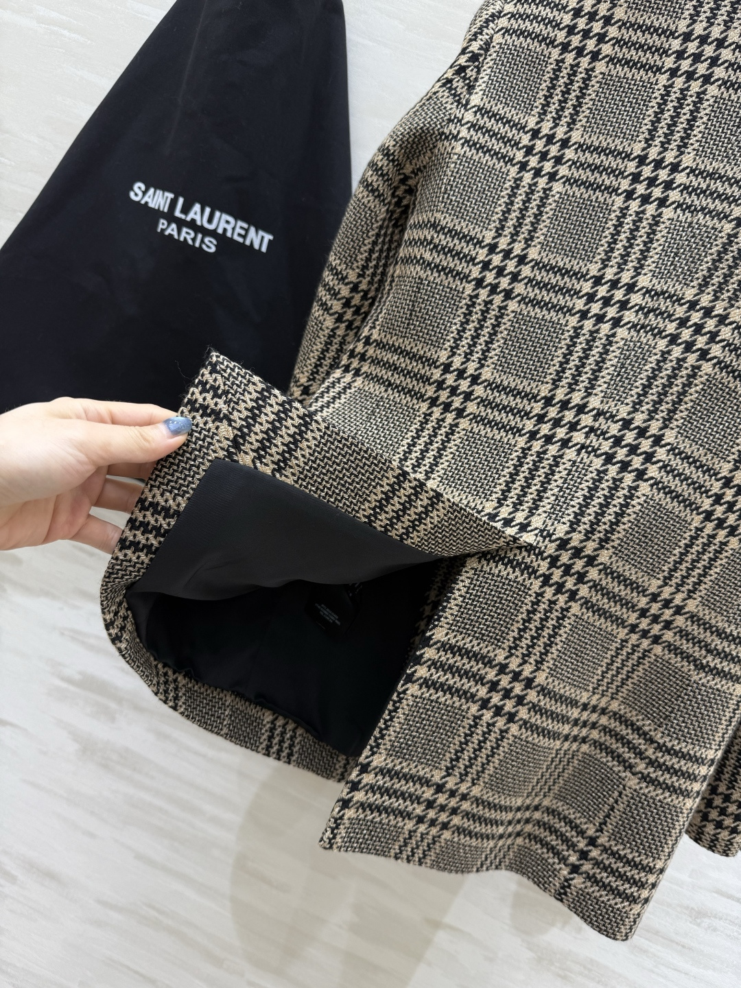 #ysl格伦花呢西服 经典格纹一上身就自带大女主气场～既复古又摩登，完全不挑人！通勤能穿，出街也高级，买
