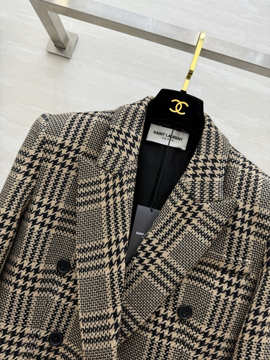 #ysl格伦花呢西服 经典格纹一上身就自带大女主气场～既复古又摩登，完全不挑人！通勤能穿，出街也高级，买