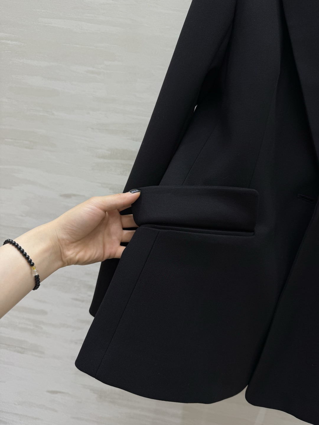 #Versac♡新款 黑色西装 精裁剪裁+弹力羊毛混纺面料 质感高级又舒适 金色纽扣+Medusa徽标 