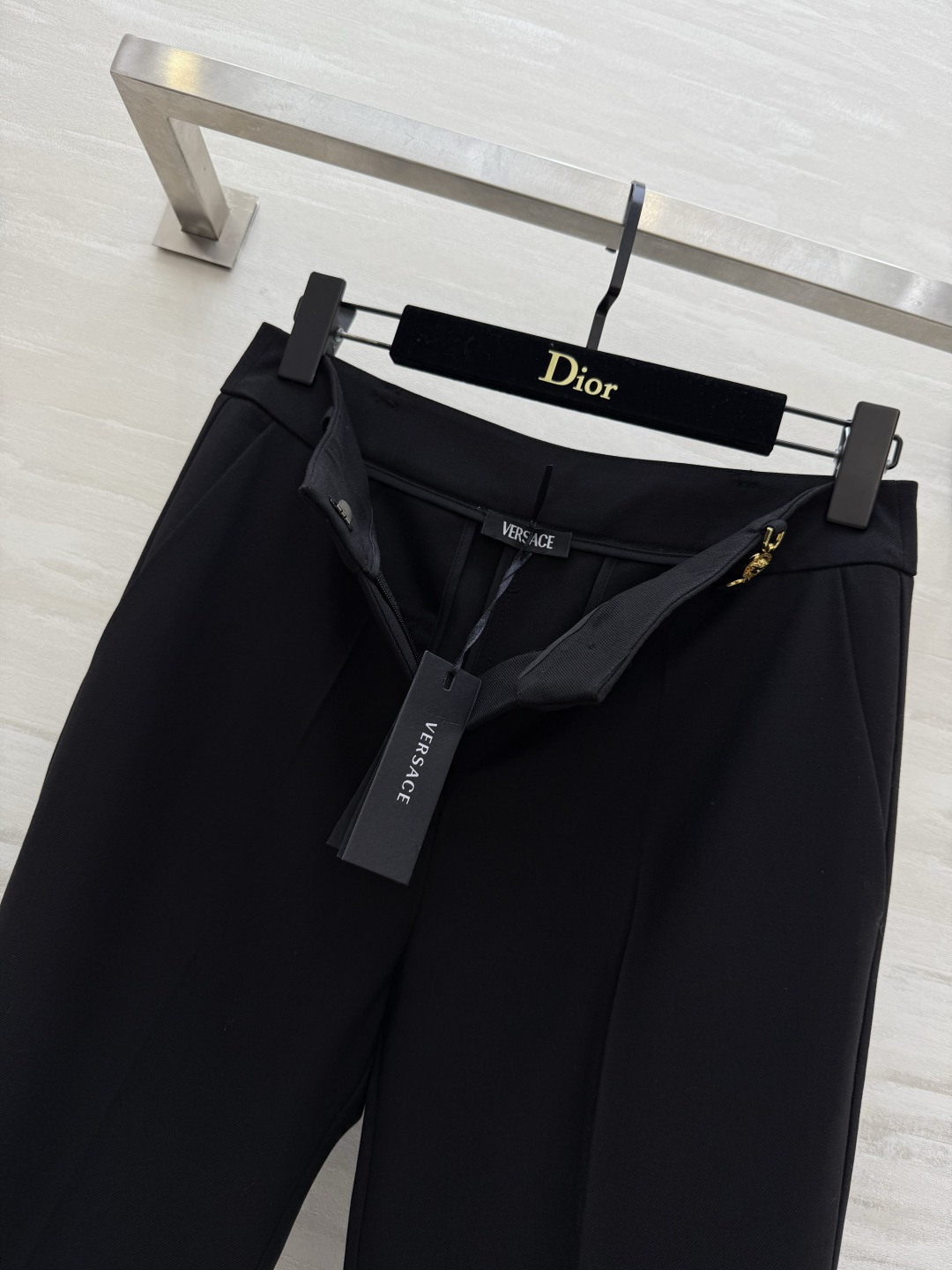 #Versac♡新款 西裤 微喇版型 修饰腿形和身形比例简直没话说！搭配西服也是绝绝子！黑色完全不用挑！