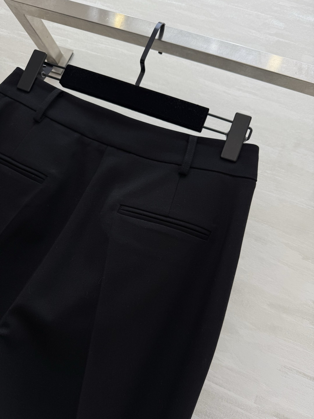 #Versac♡新款 西裤 微喇版型 修饰腿形和身形比例简直没话说！搭配西服也是绝绝子！黑色完全不用挑！