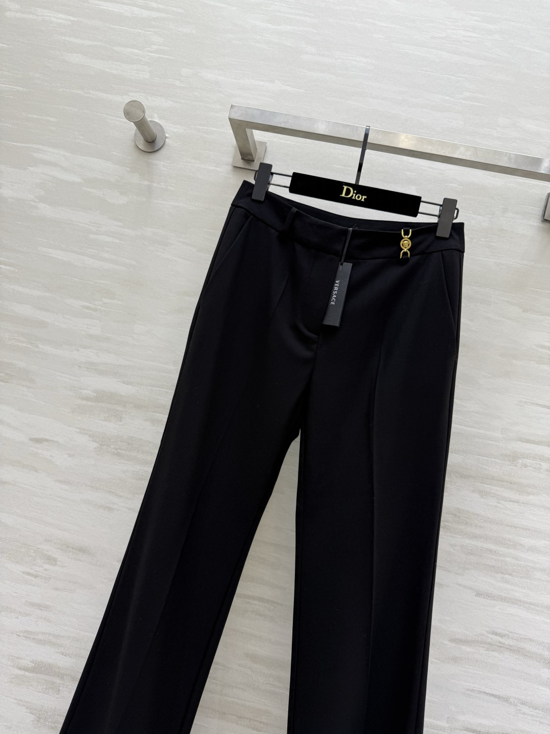 #Versac♡新款 西裤 微喇版型 修饰腿形和身形比例简直没话说！搭配西服也是绝绝子！黑色完全不用挑！