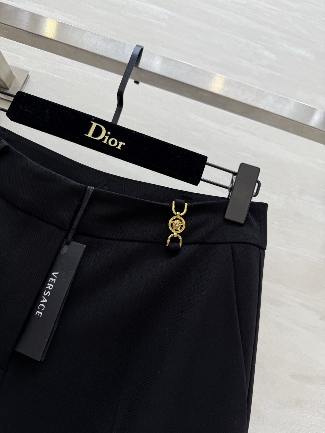 #Versac♡新款 西裤 微喇版型 修饰腿形和身形比例简直没话说！搭配西服也是绝绝子！黑色完全不用挑！