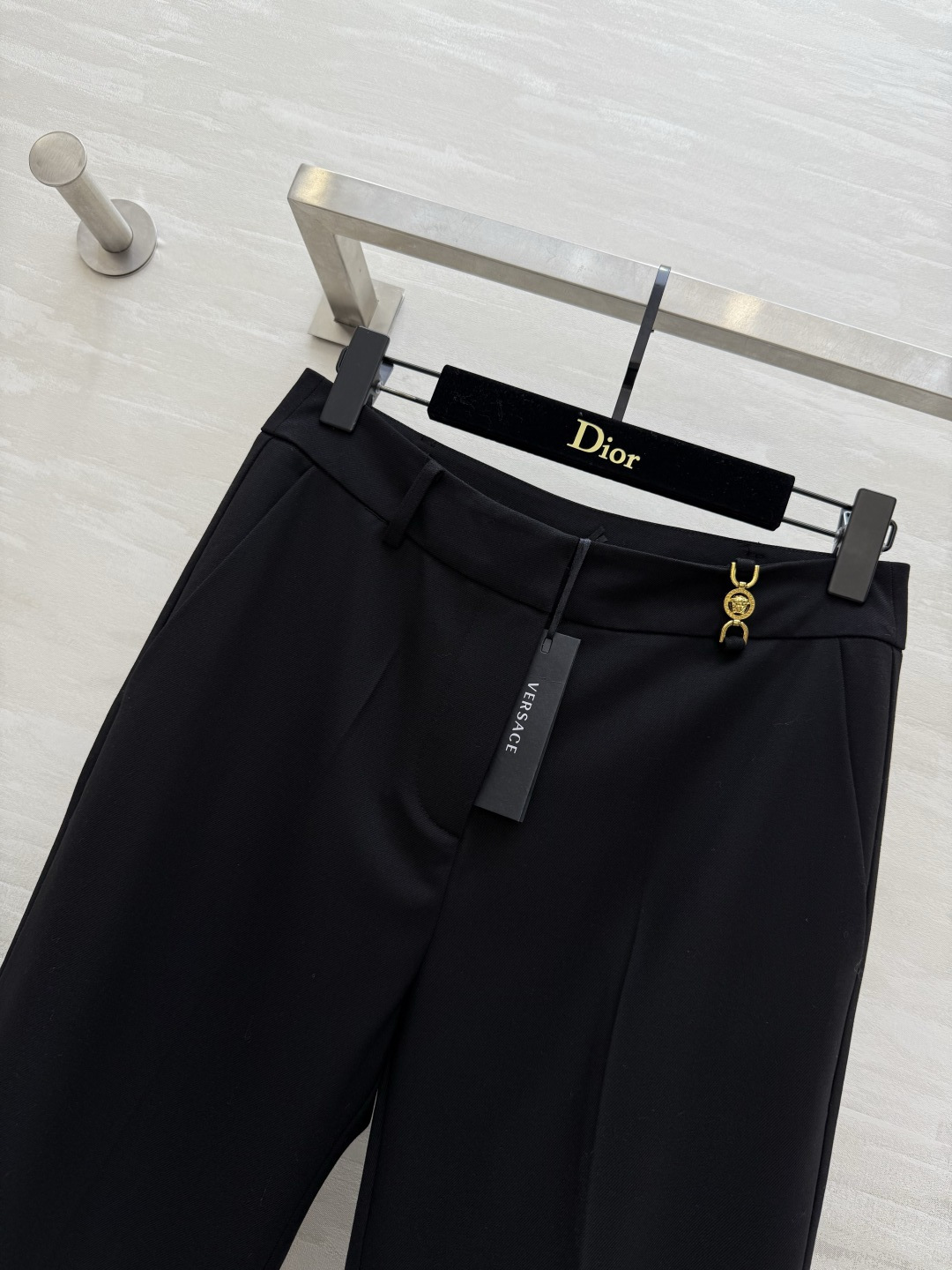 #Versac♡新款 西裤 微喇版型 修饰腿形和身形比例简直没话说！搭配西服也是绝绝子！黑色完全不用挑！