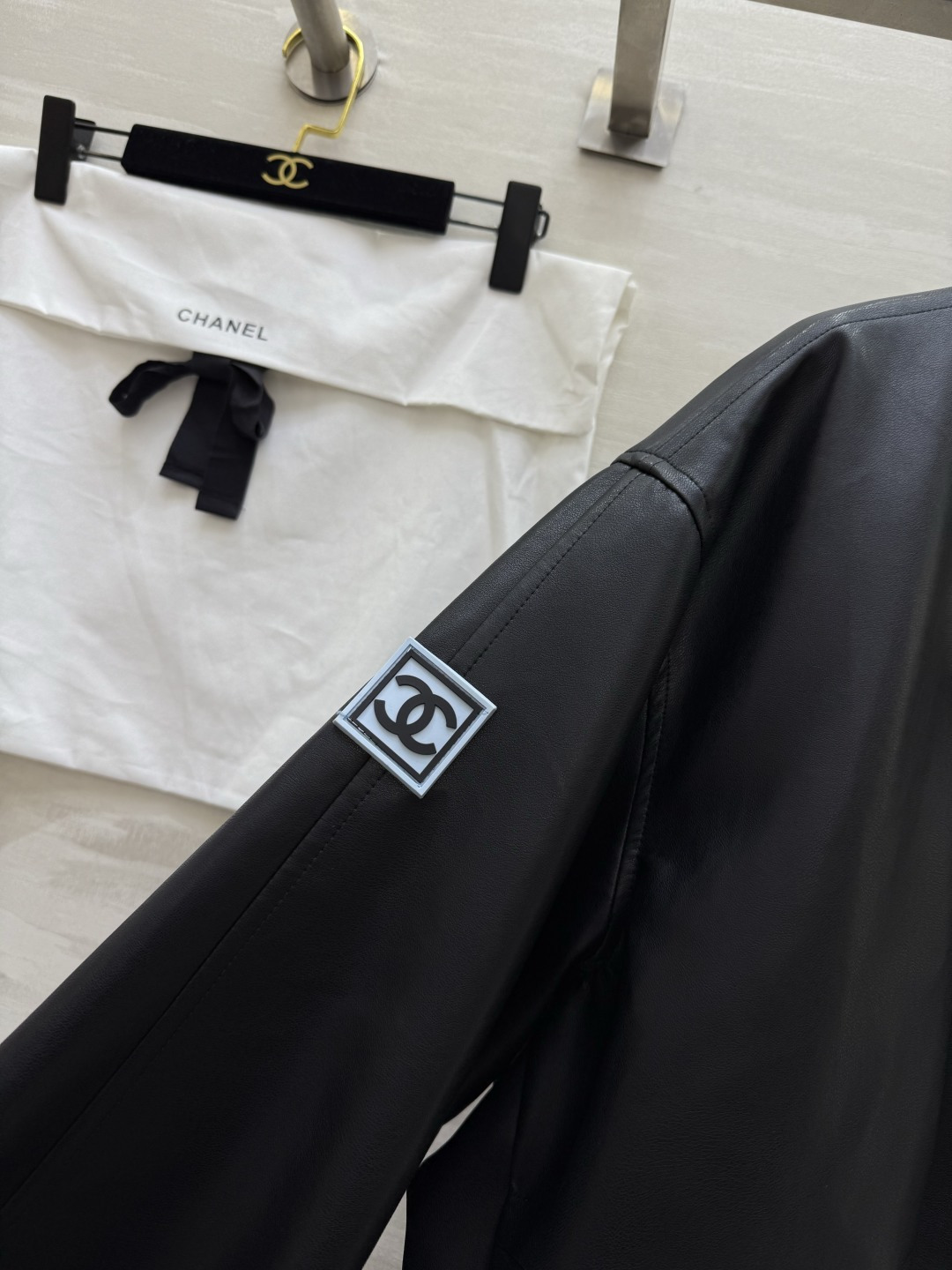 #Chane♡新款 中古系列 环保皮立领外套 高品质定制 现货首发size：36/38/40（38肩宽：