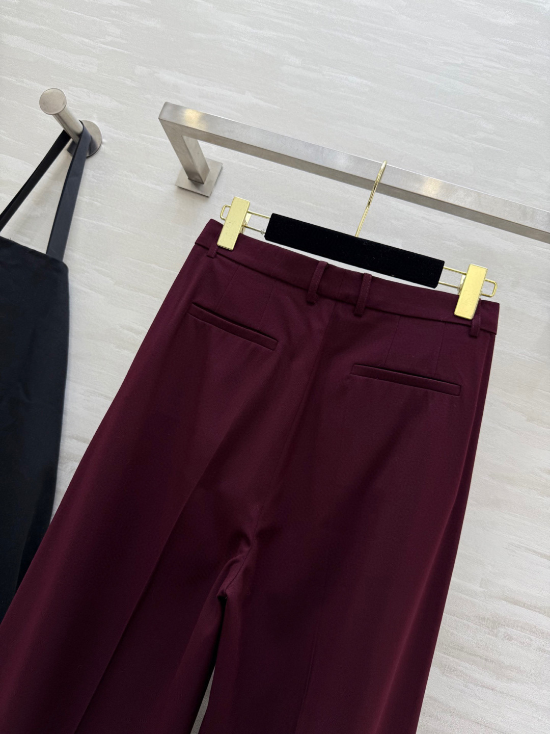 #ysl新款 高级感爆棚 勃艮第红厚羊毛西裤 显肤白、抬气质、又很亮眼！上身沉稳大气又干练 高品质定制 