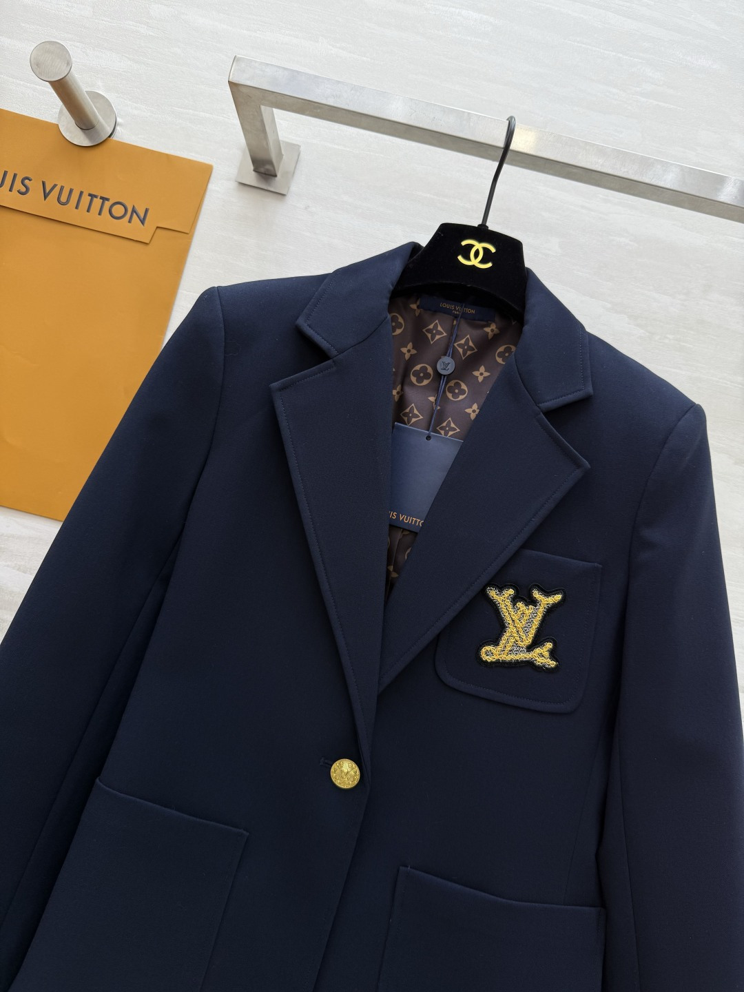 #Lvvv新款 羊毛西装外套 高品质定制 现货首发size：S/M/L/XL（M码肩宽：39，胸围：94